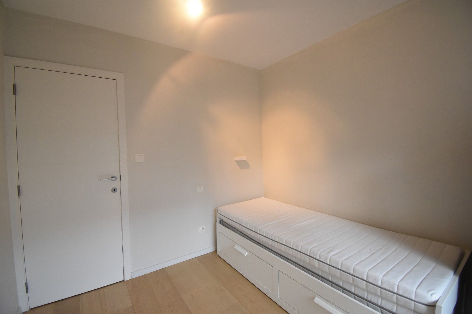 Fantastisch lichtrijk appartement met open zicht op enkele passen van de Zeedijk en de winkels te huur. foto 19