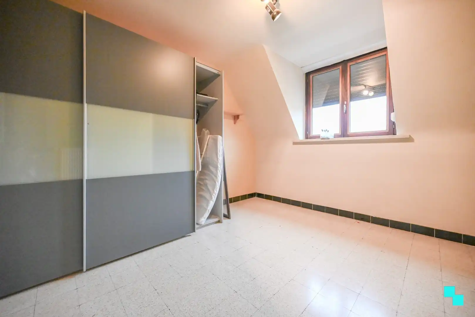 Charmante halfopen bebouwing met bijgebouw in hartje Emelgem foto 24