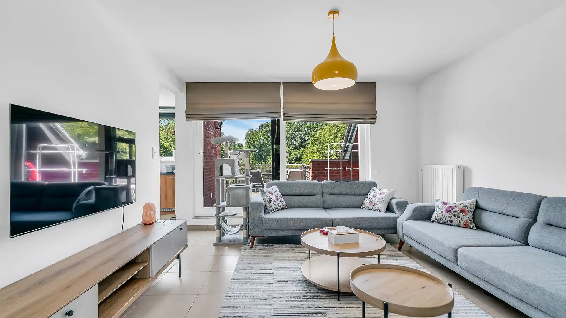 Ruim en instapklaar appartement met 3 slpkrs vlakbij Genk centrum foto 3