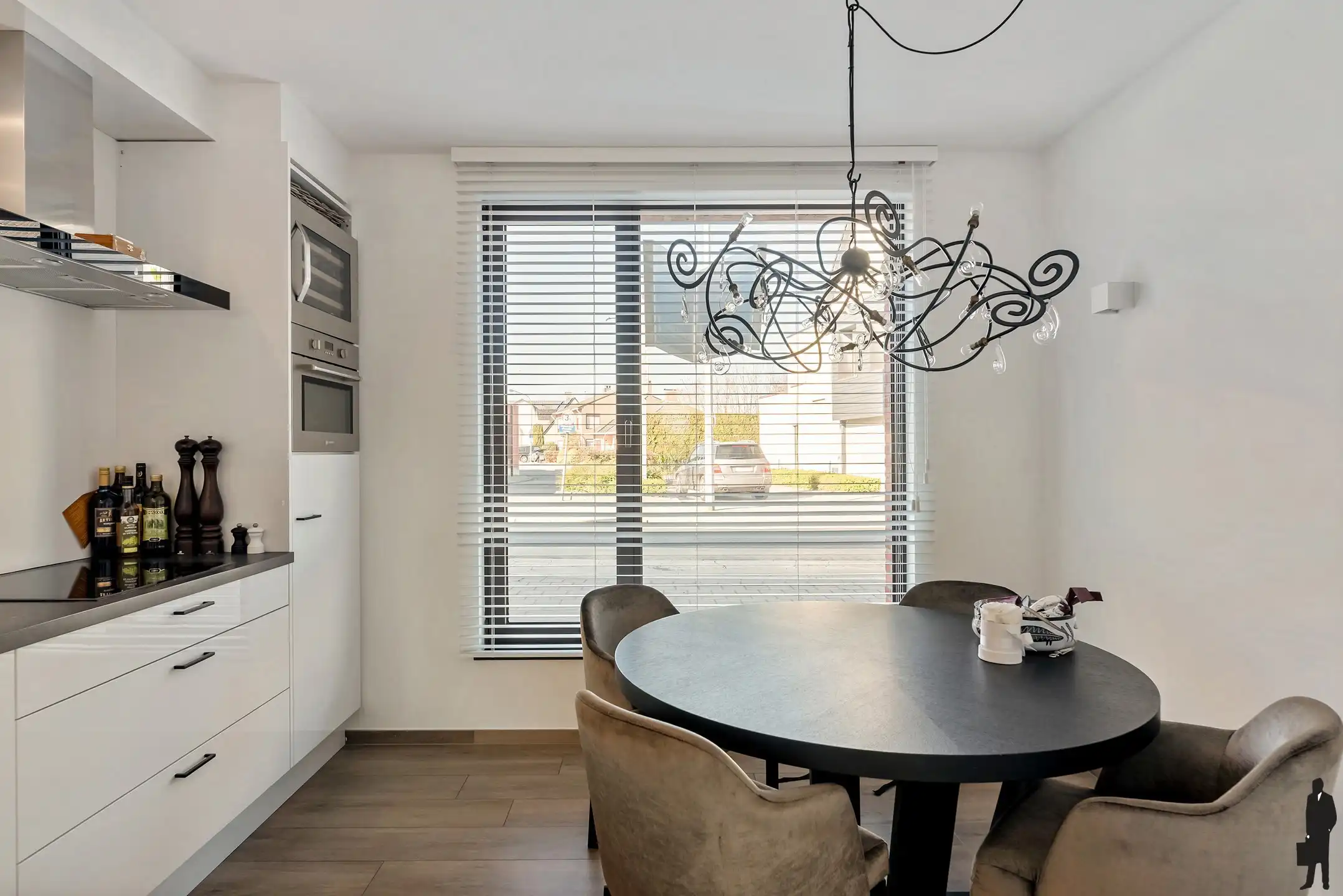 Zeer stijlvol 2 slpk. appartement met 2 staanplaatsen en berging te Hoogstraten - Meer! foto 7