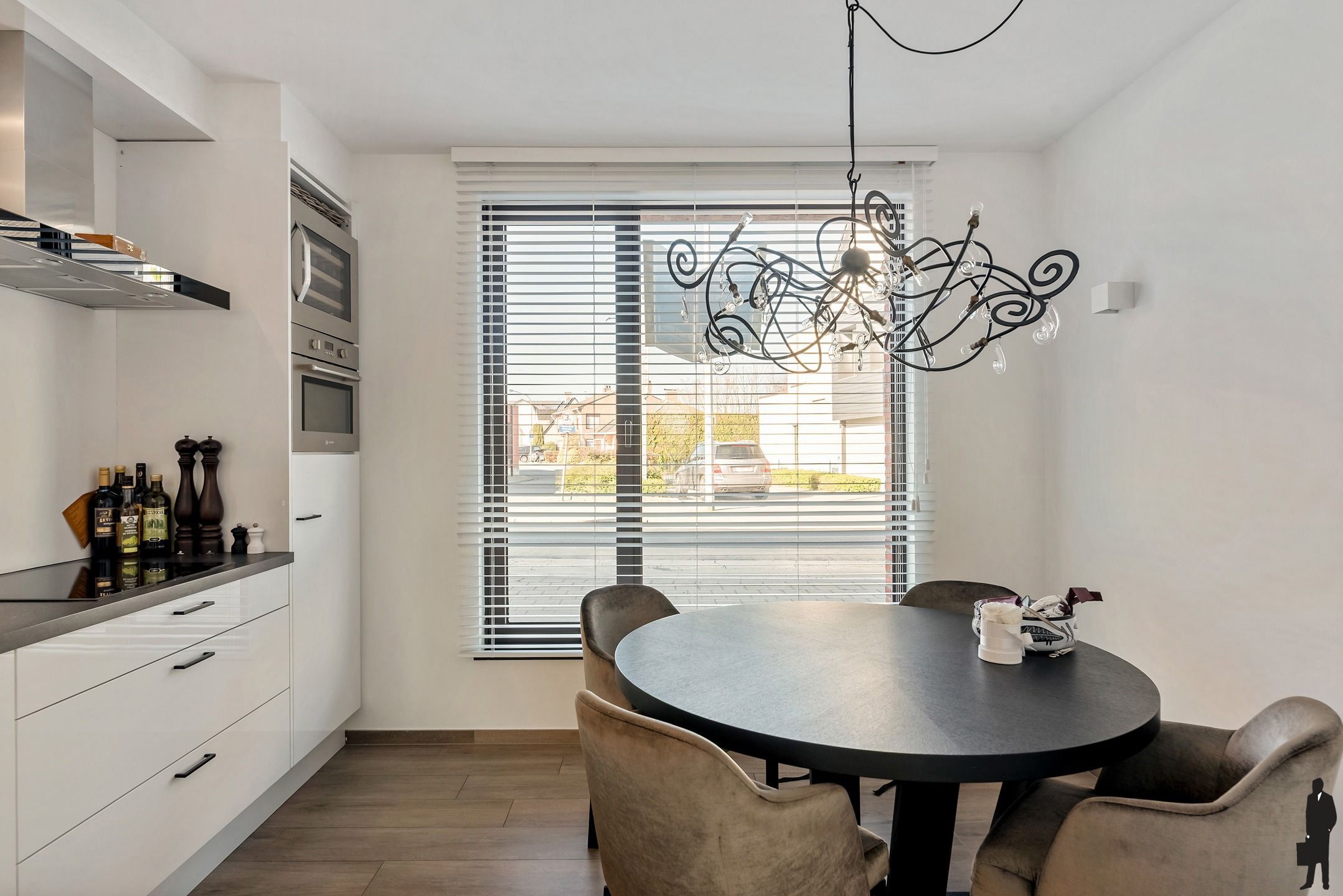 Zeer stijlvol 2 slpk. appartement met 2 staanplaatsen en berging te Hoogstraten - Meer! foto 7