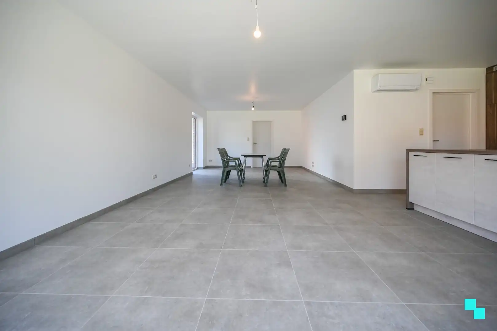 Riante nieuwbouwwoning met aangename tuin te Izegem foto 11