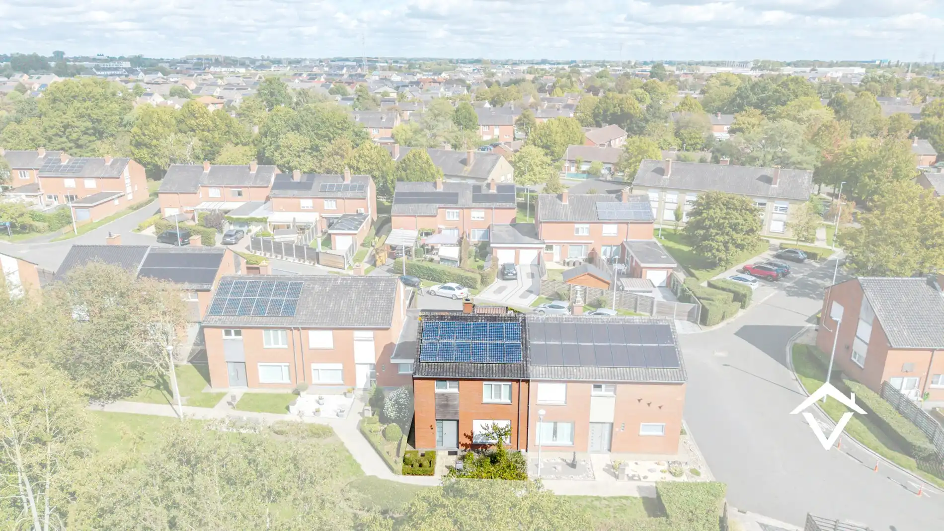 Recente halfopen bebouwing met 3 slaapkamers, garage en terras tuin foto 25