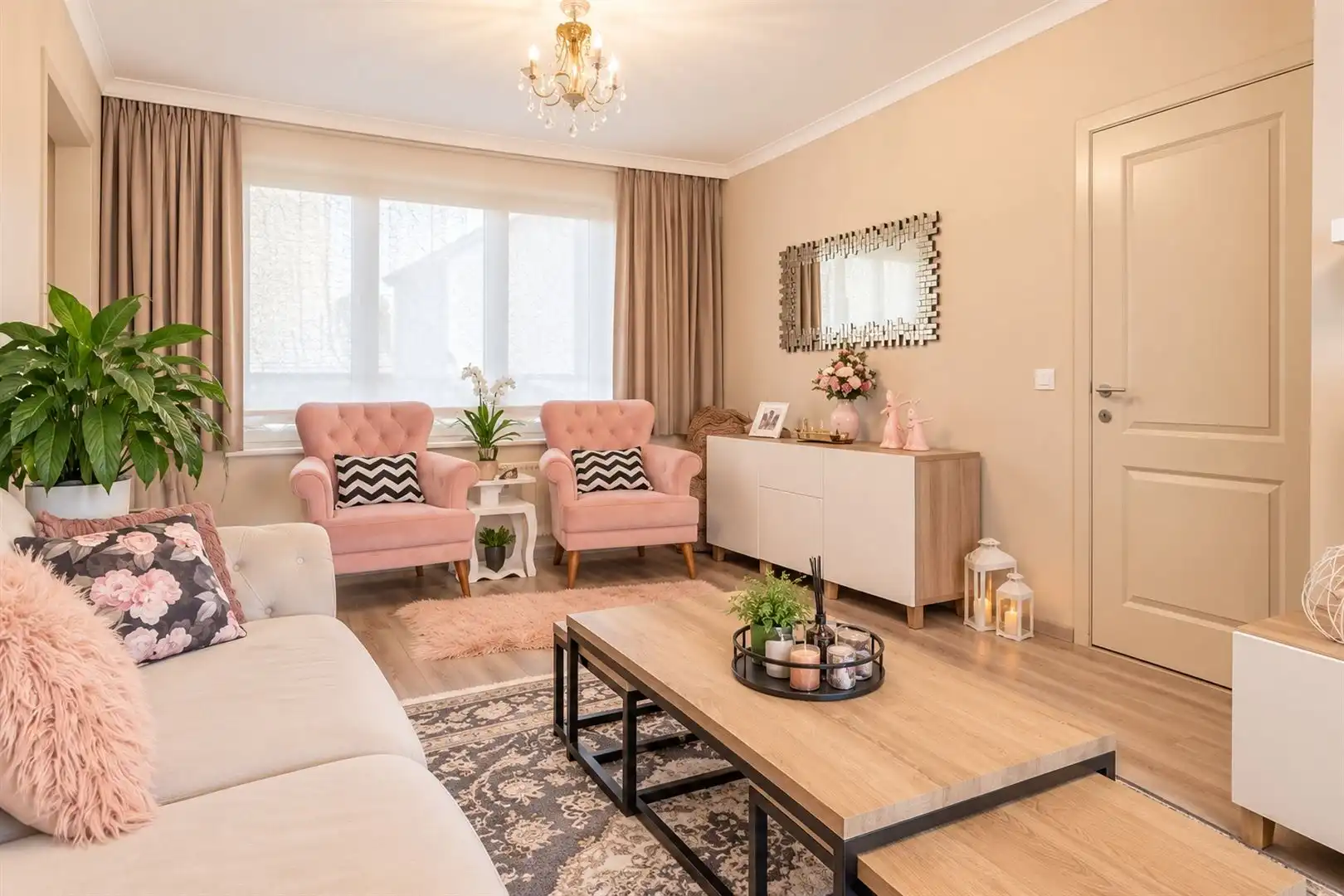 Volledig gerenoveerde woning met 4 slaapkamers op ruim perceel van 1.037 m² in Sint-Niklaas foto 3