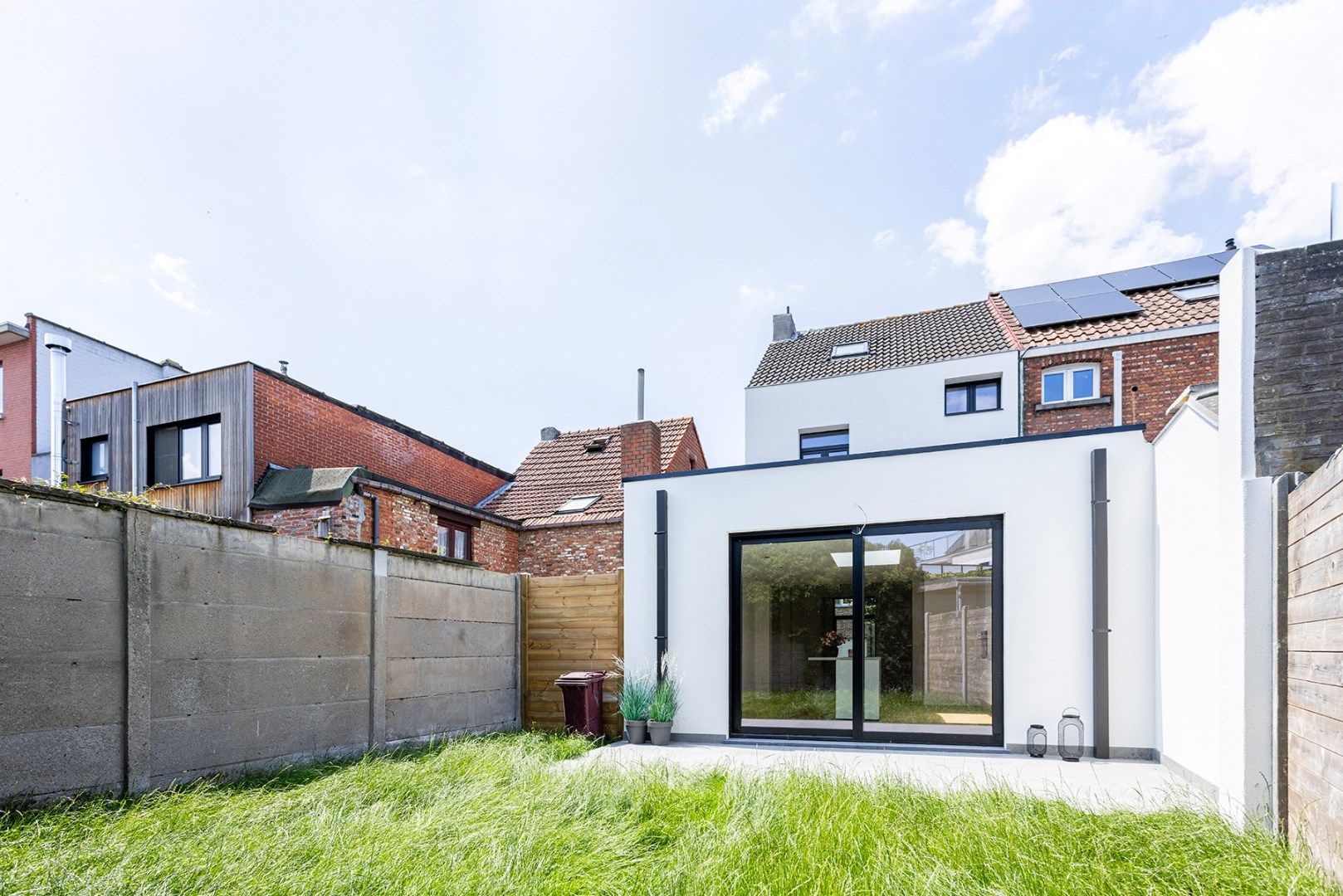 Compleet gerenoveerde woning met 4 slaapkamers en tuin in Schoten.  foto 16