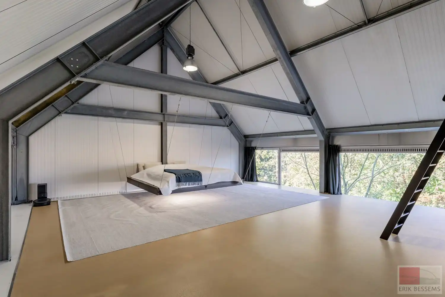 Architectenwoning met stalen constructie en glazen achtergevel foto 3