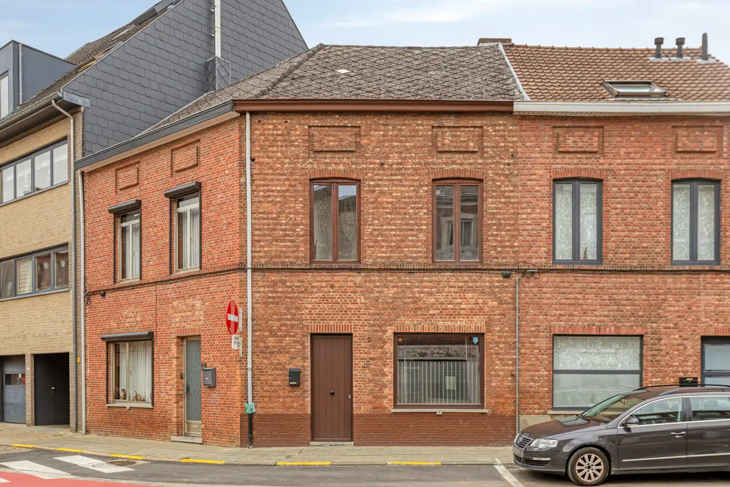 TE RENOVEREN WONING MET VEEL POTENTIEEL IN HET CENTRUM VAN DIEST! foto 2