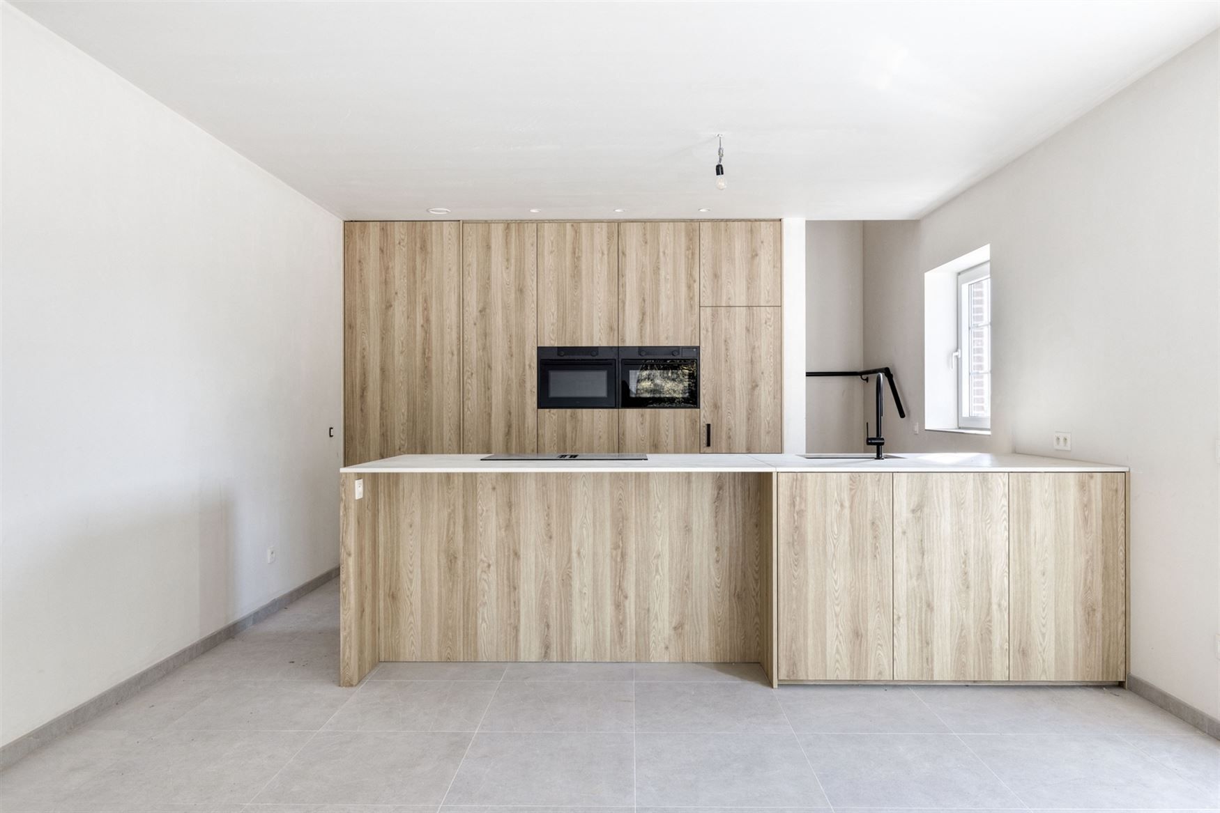 Zeer ruime nieuwbouwwoning gelegen op een groot zonnig perceel foto 5