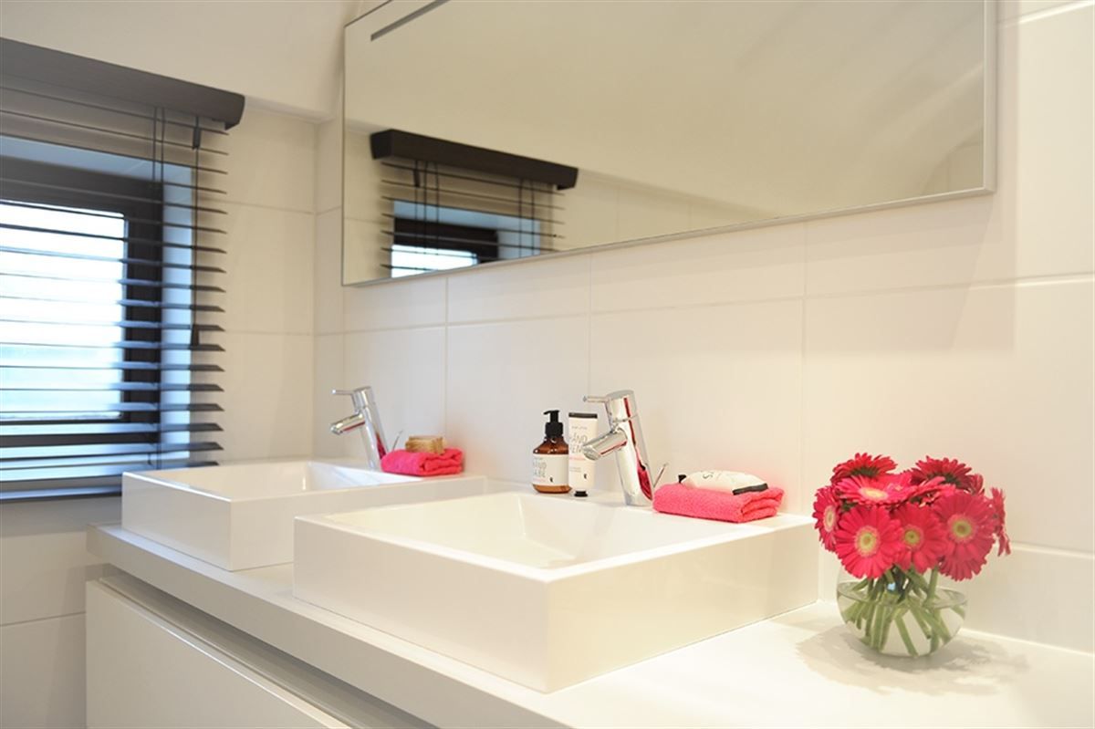 Op te frissen villa op toplocatie foto 19