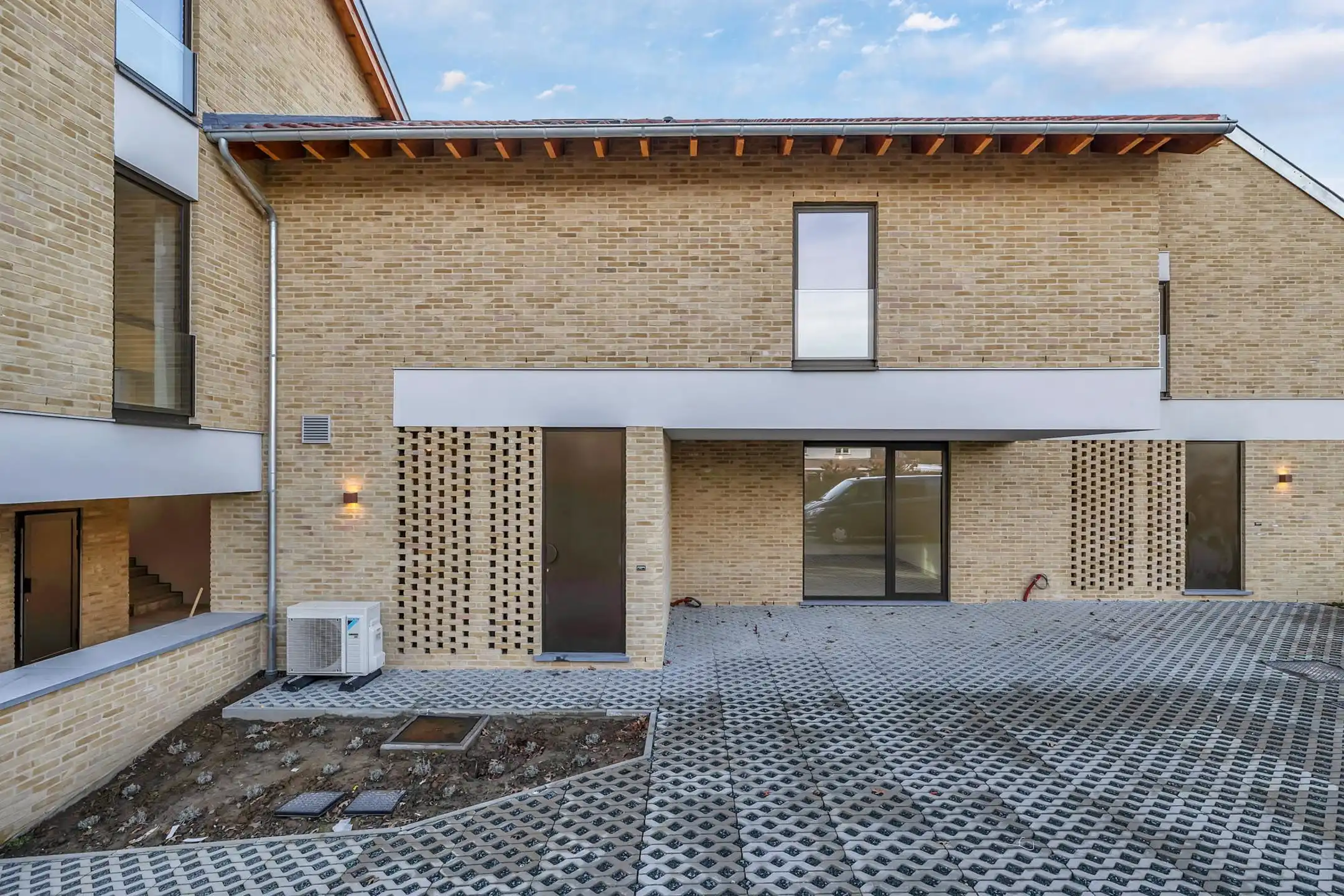 Prachtige nieuwbouwwoning in uniek woonerf foto 27