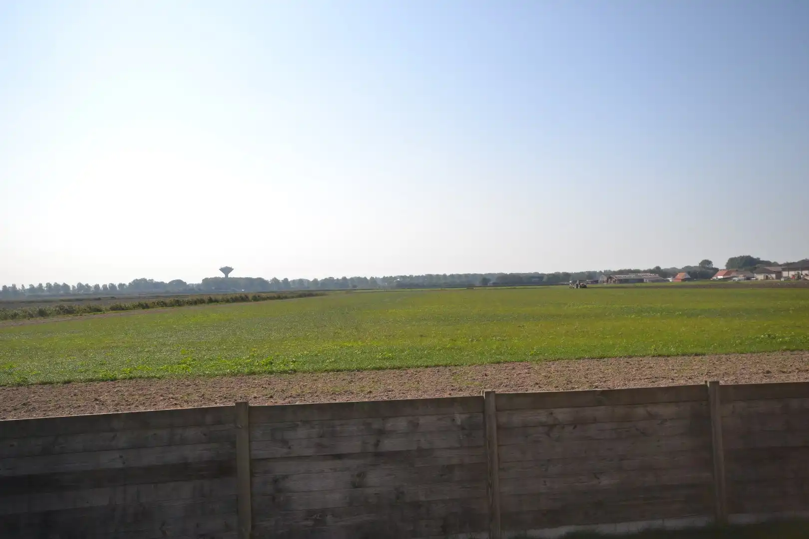 Ruim,  zonnig en rustige  gelegen villa.  foto 4