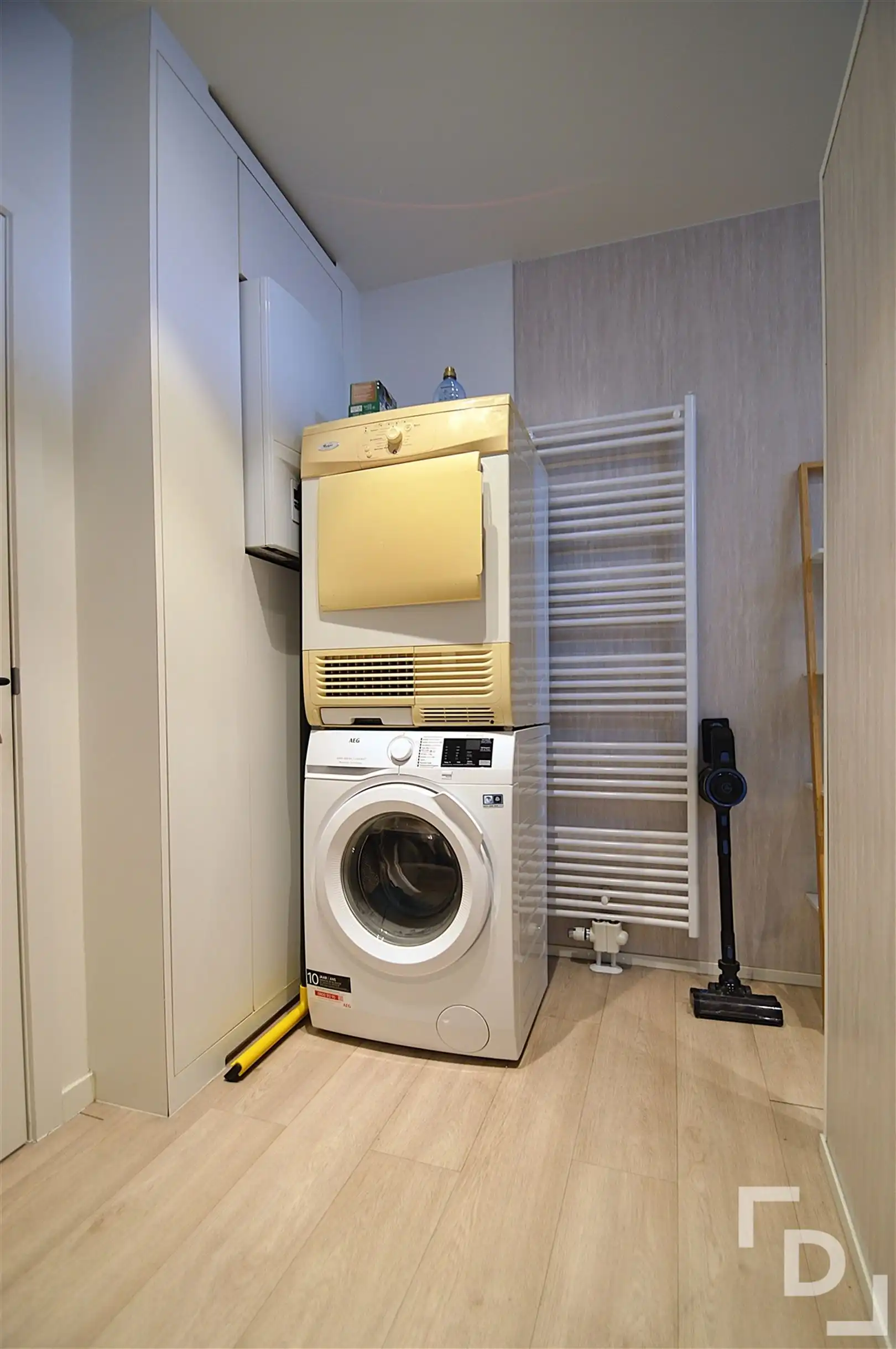 Compact appartement in centrum Ieper foto 12