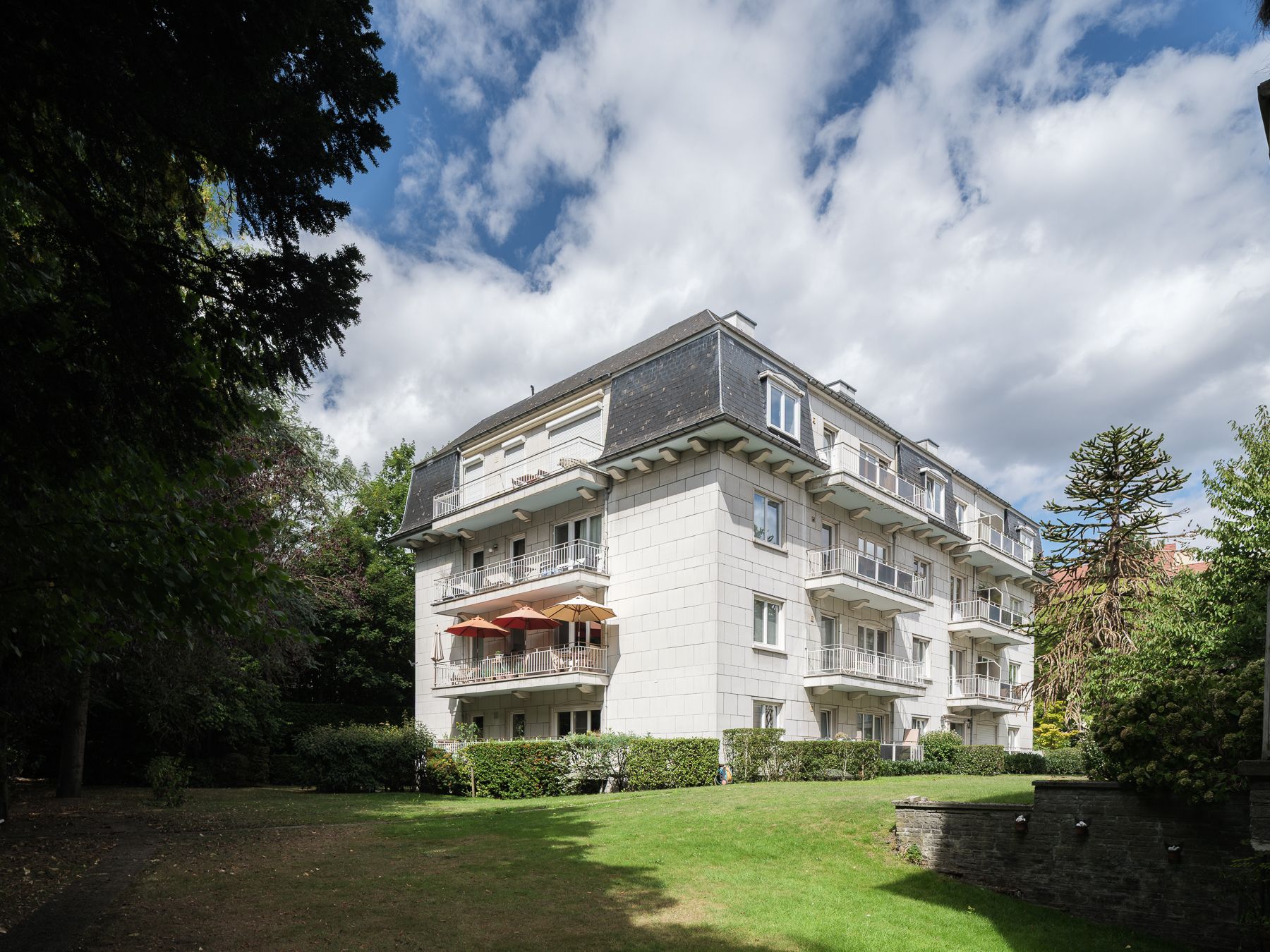 Charmevol tweeslaapkamer appartement met terras foto 2