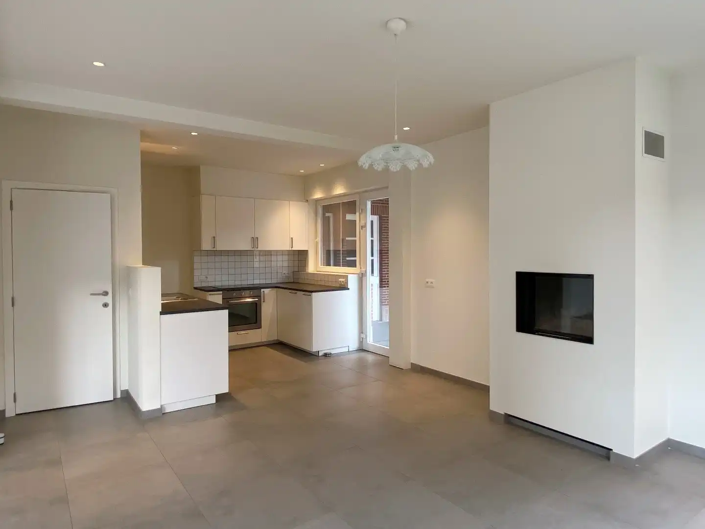 INSTAPKLARE GEZINSWONING MET 3 SLPKS EN GARAGE foto 4