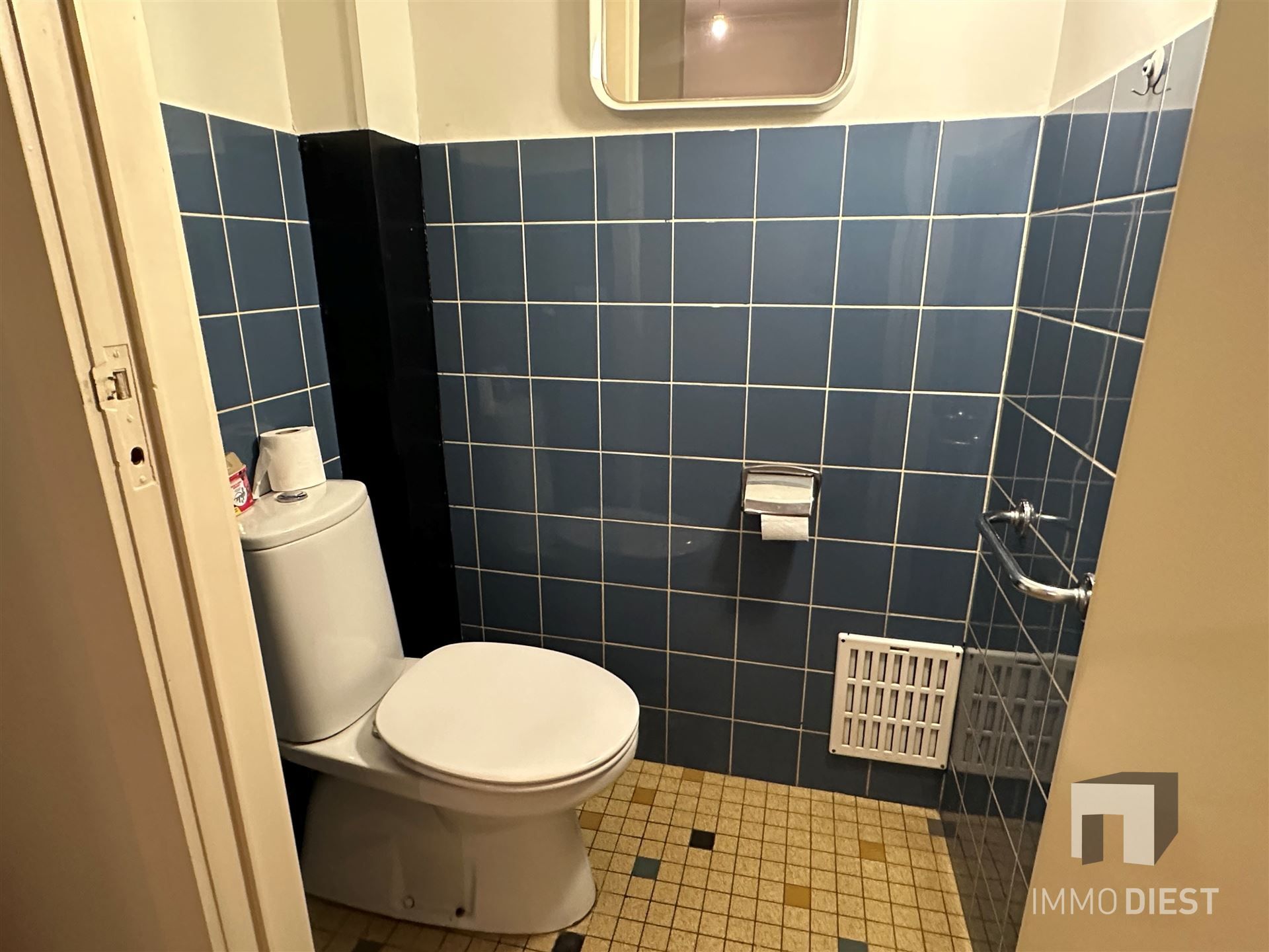 Gelijkvloers appartement met koer en 2 ruime slaapkamers foto 11