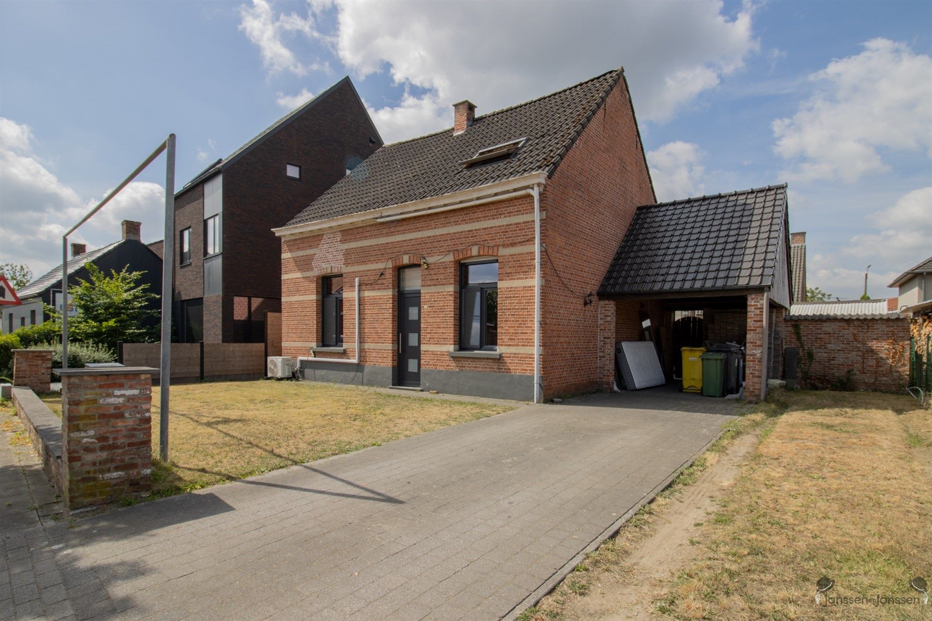 Hoofdfoto van de publicatie: Gerenoveerde instapklare woning met 4 slaapkamers
