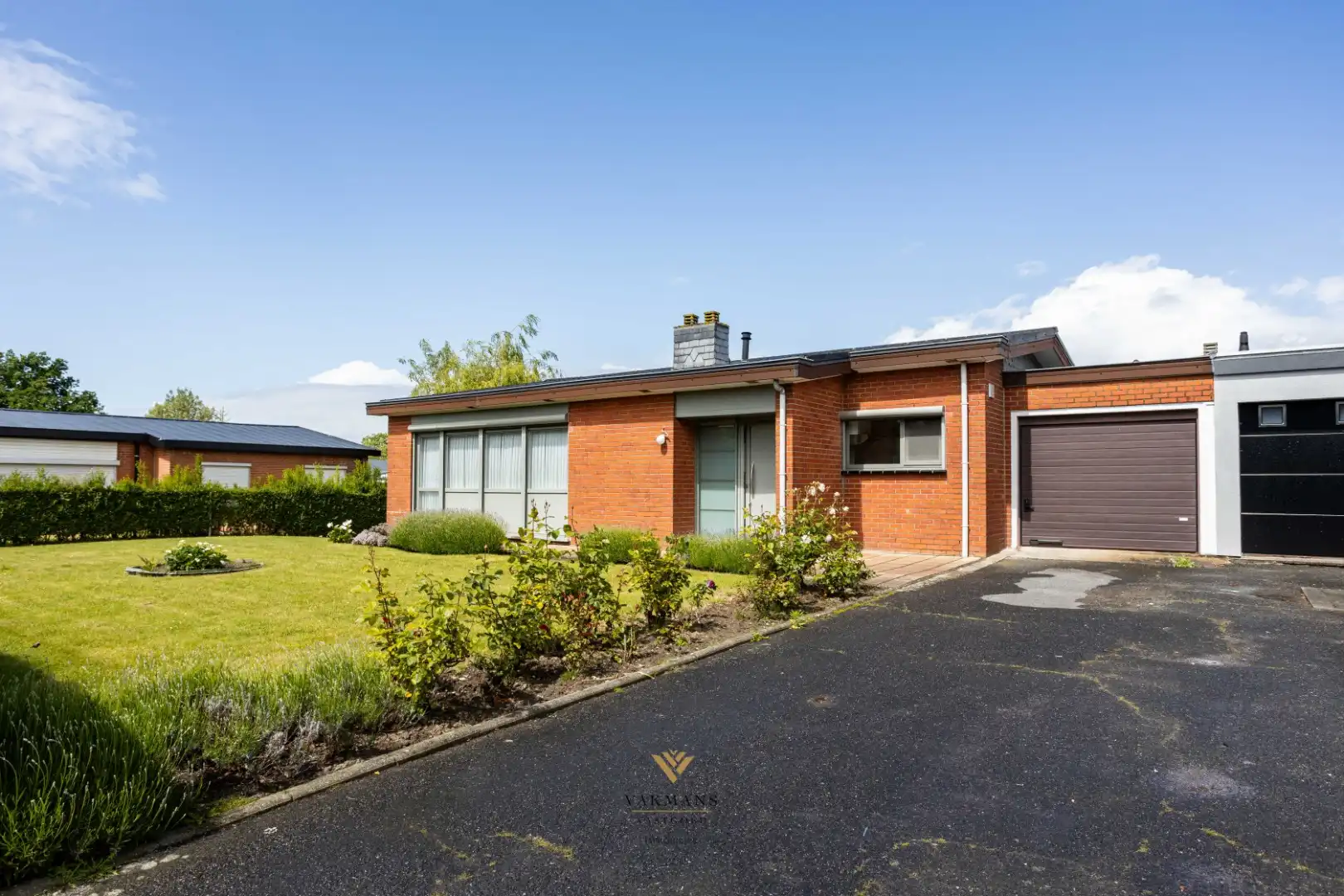 Gelijkvloerse woning met 3 slaapkamers, oprit en garage foto 4