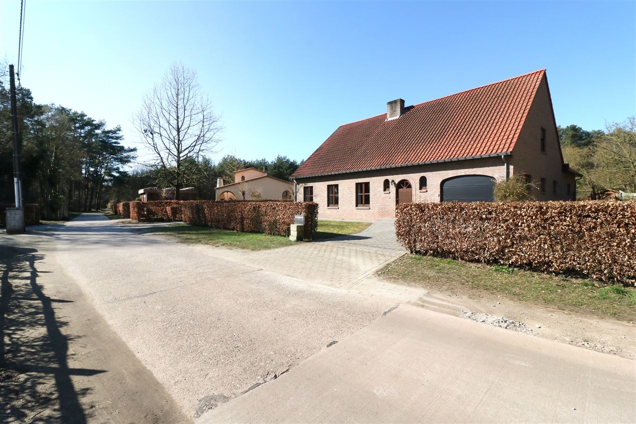 Label c, mooi gelegen landhuis, zonnige leefruimte foto 55