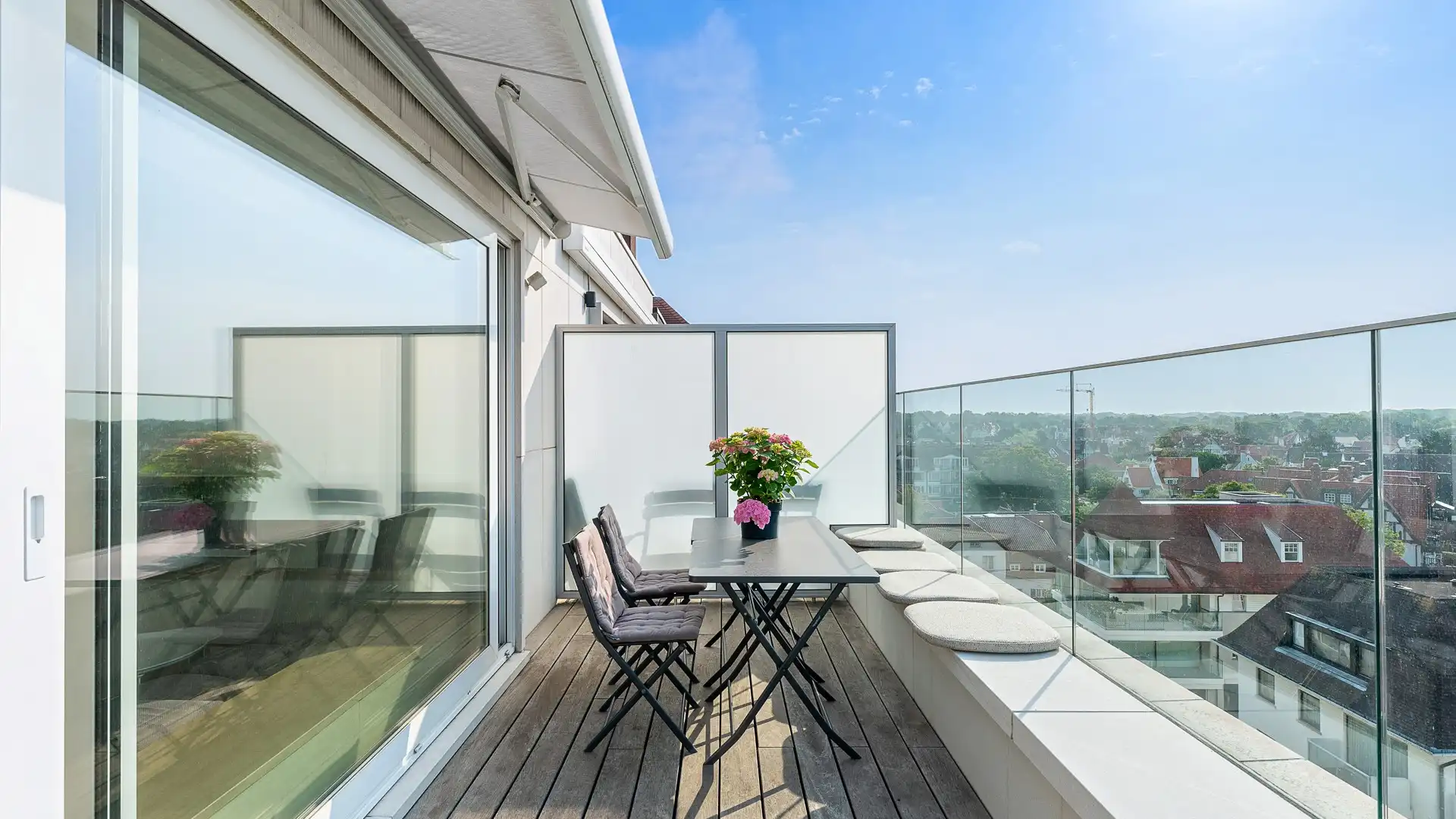 Ruim appartement 3 slaapkamers met zonnig terras te Zoute. foto 13