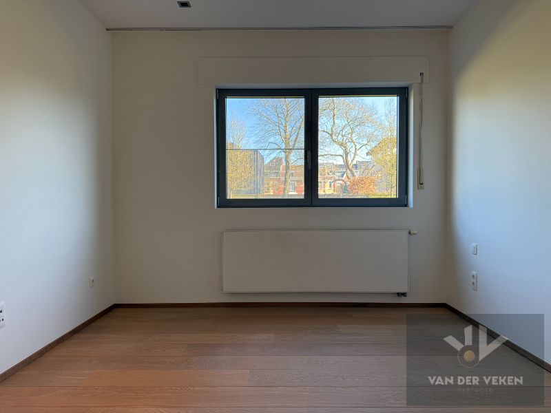 HOOGWAARDIG AFGEWERKT GELIJKVLOERS VILLA-APPARTEMENT foto 14