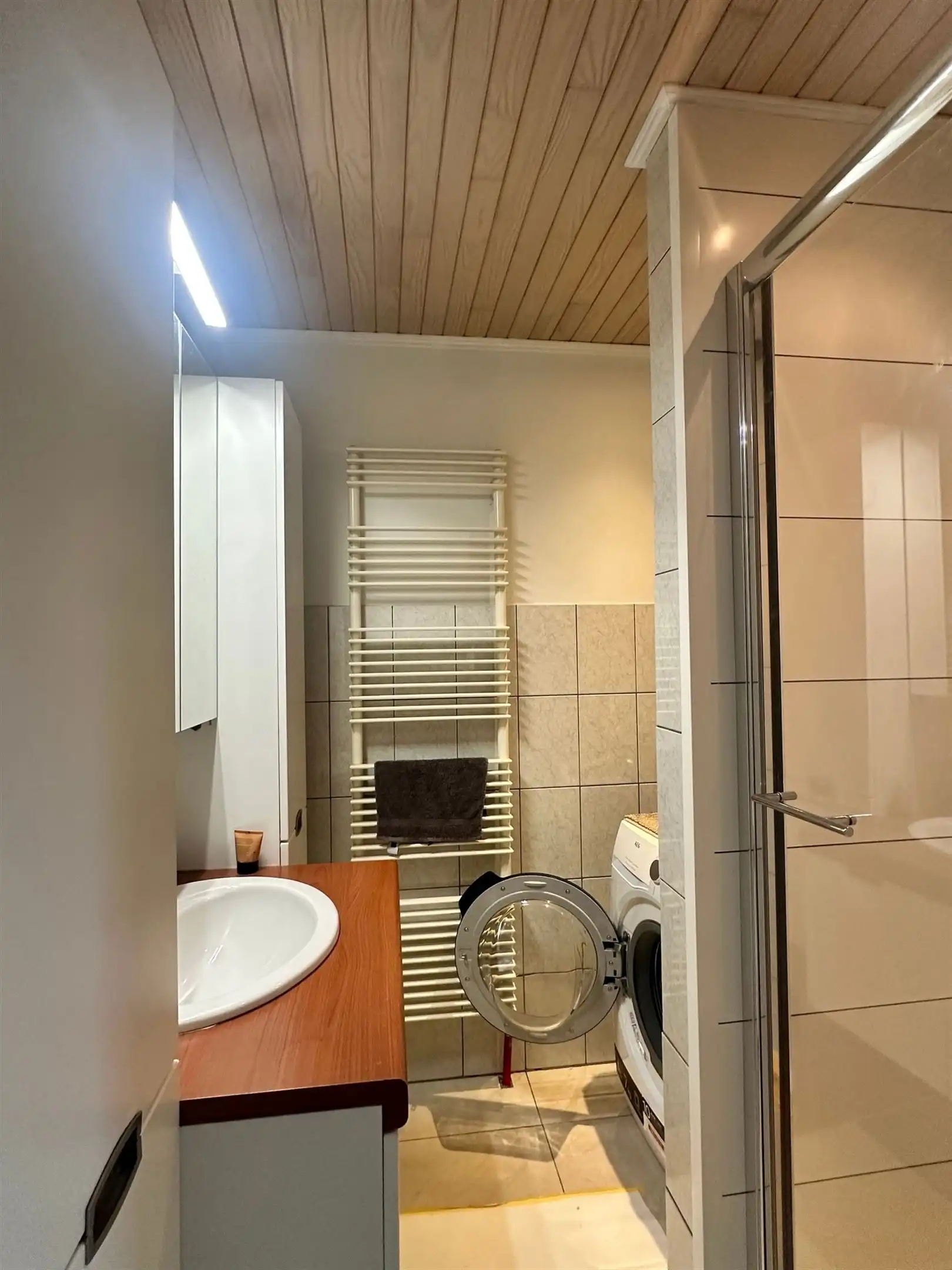 Lichtrijk en instapklaar dakappartement met 2 slaapkamers in het centrum van Buggenhout. foto 6