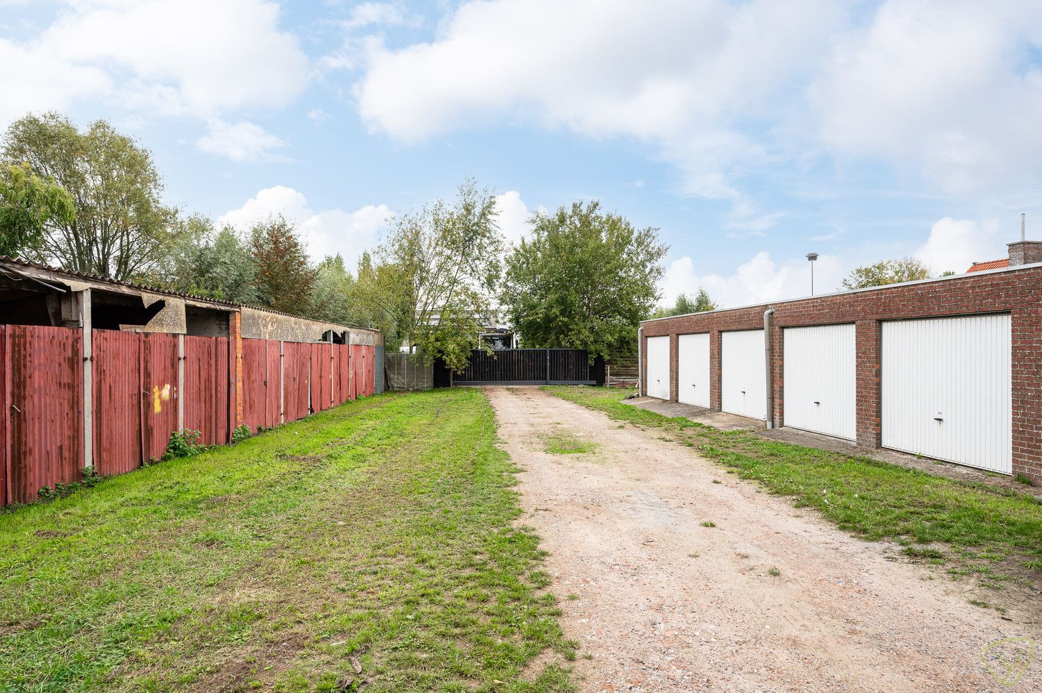 Zonnig en instapklaar appartement gelegen in de dorpskern van Kaprijke. foto 14