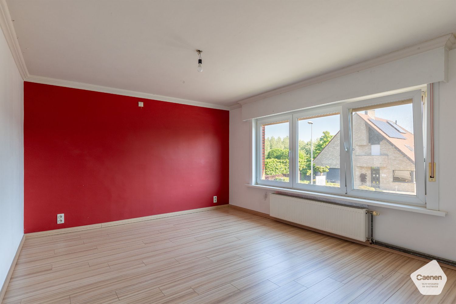 ZEER RUIME HALF-OPEN WONING met 4 slaapkamers en LOODS van 240m² foto 14