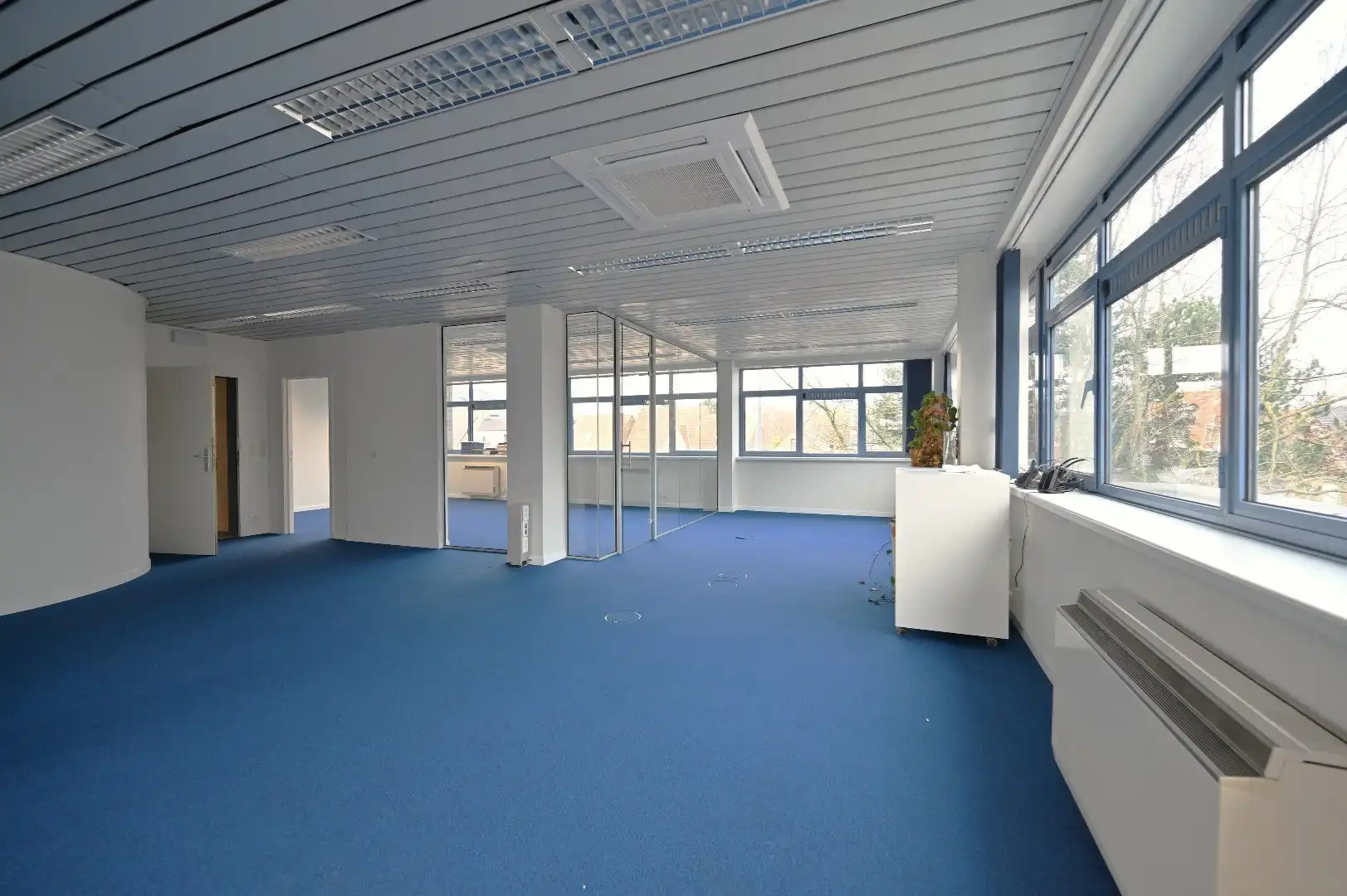 Kantoorverdieping op strategische ligging in Brugse rand foto {{pictureIndex}}