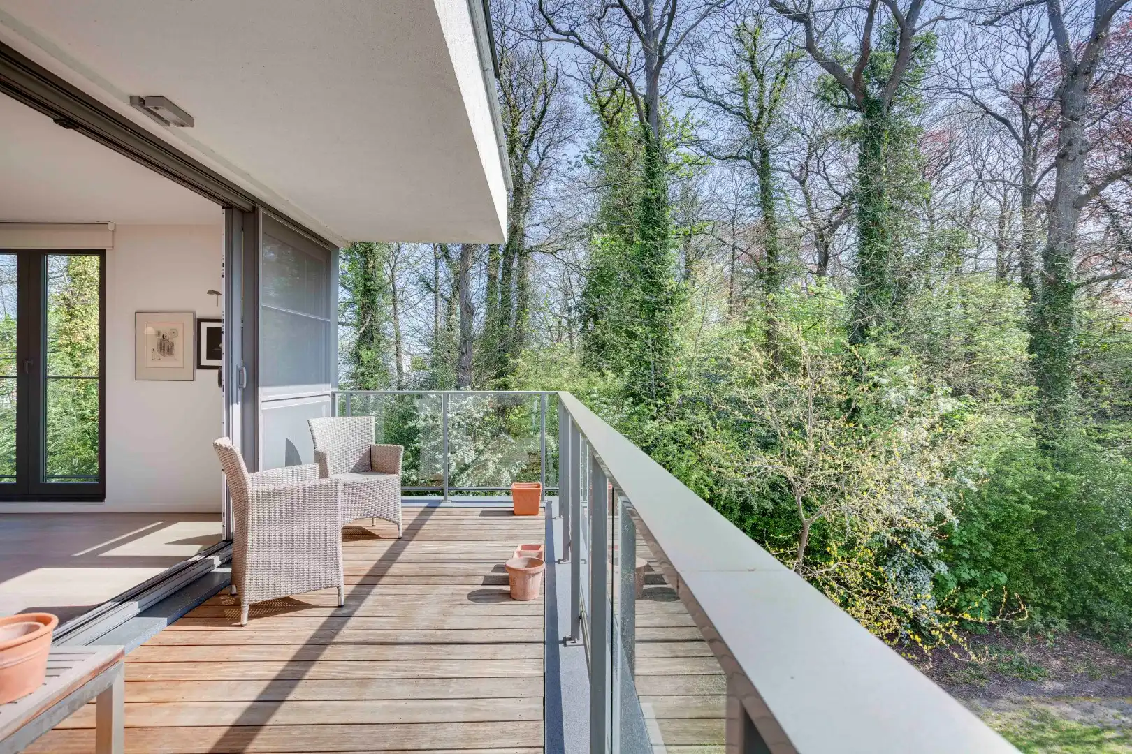 Instapklaar modern appartement  met terras en ondergrondse staanplaats foto 10