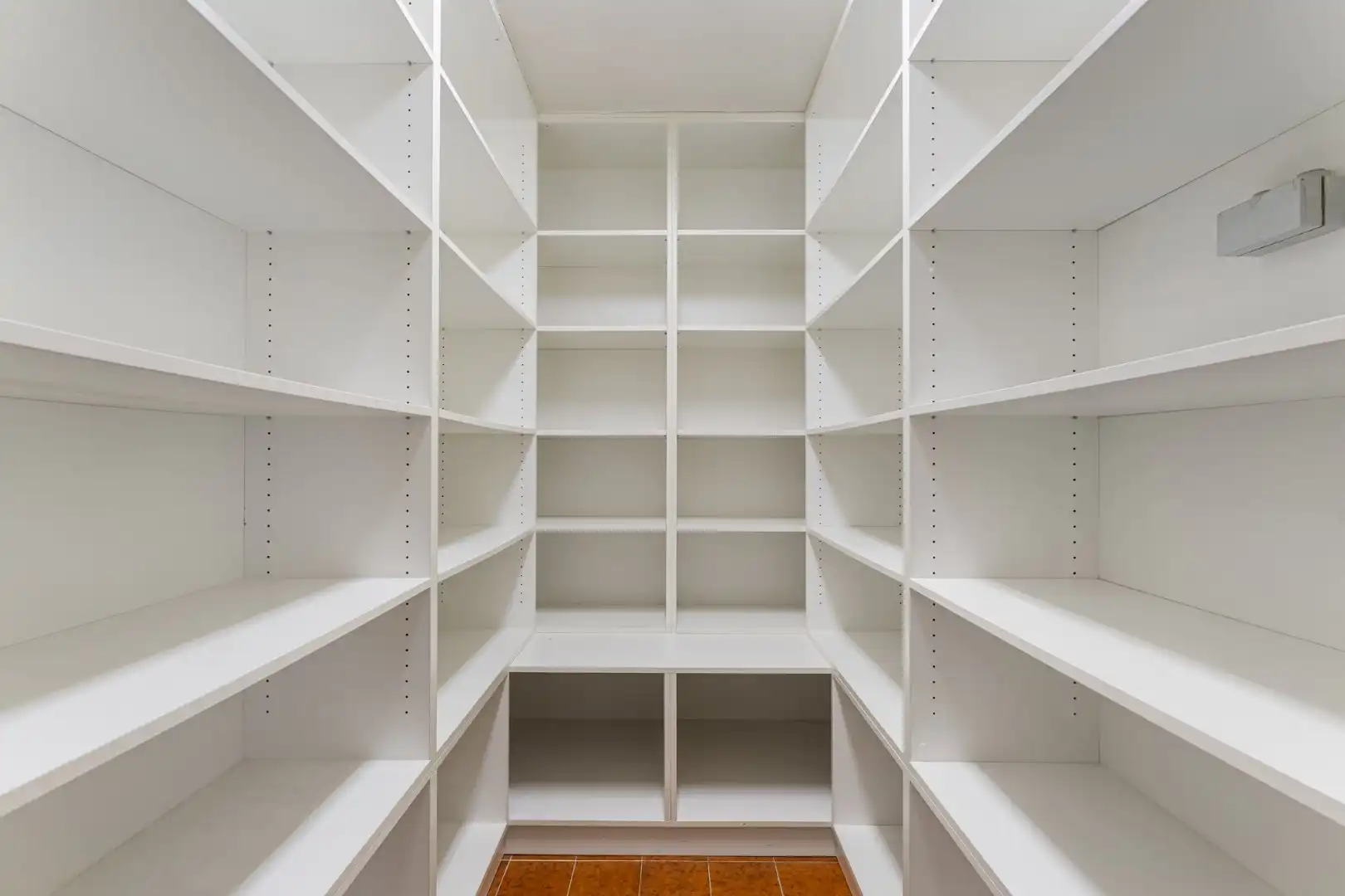 Handelspand/Kkantoor/ vrijberoep TE HUUR op toplocatie, 226m², ruime parkeergelegenheid foto 21