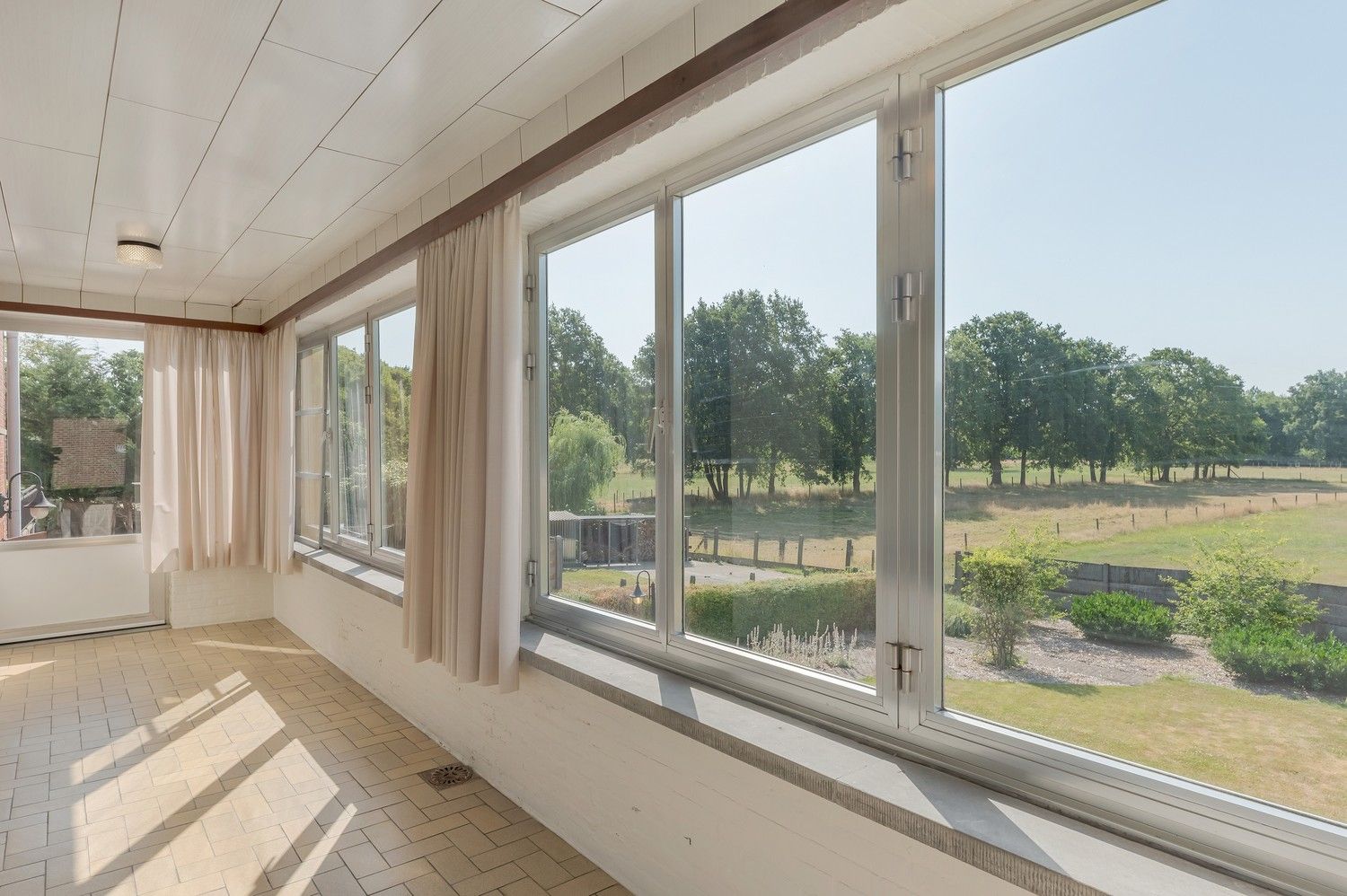 Te renoveren woning  – rust en groen uitzicht gegarandeerd foto 19