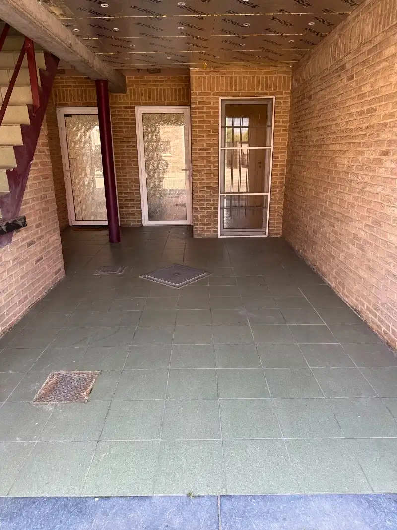 --- NIEUW --- Volledig gerenoveerd 1-slaapkamer appartement met autostaanplaats. foto 11