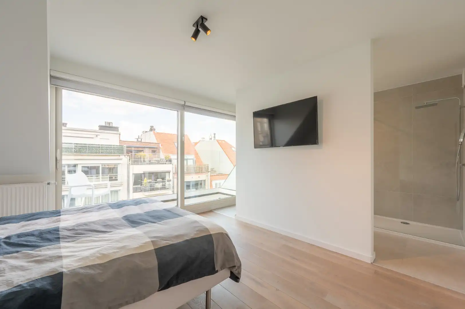 Uitzonderlijk ruime triplex met 4 slaapkamers gelegen in het centrum van Knokke. foto 13