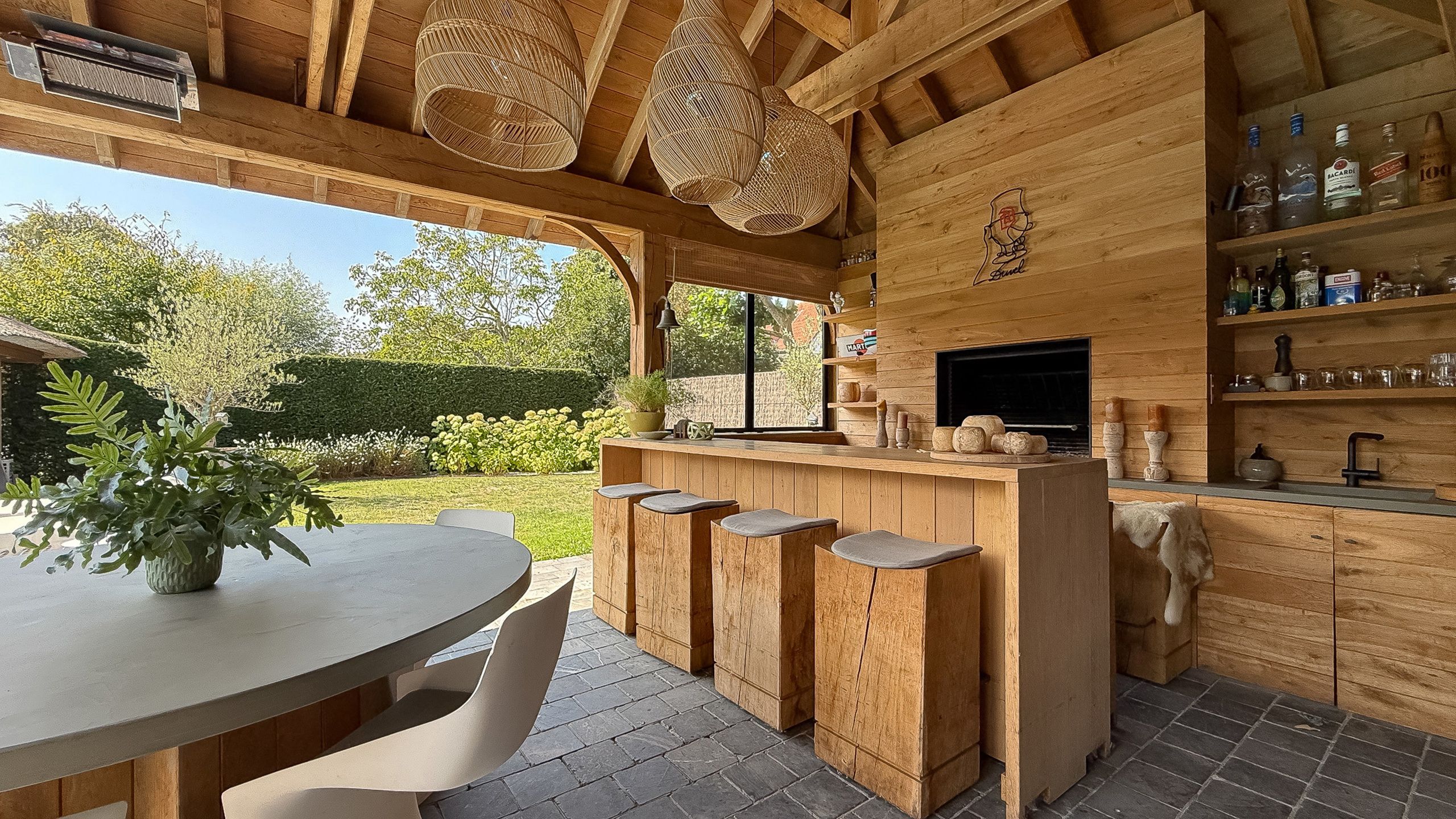 Exclusieve villa met zwembad, gelegen in een groene omgeving foto 15