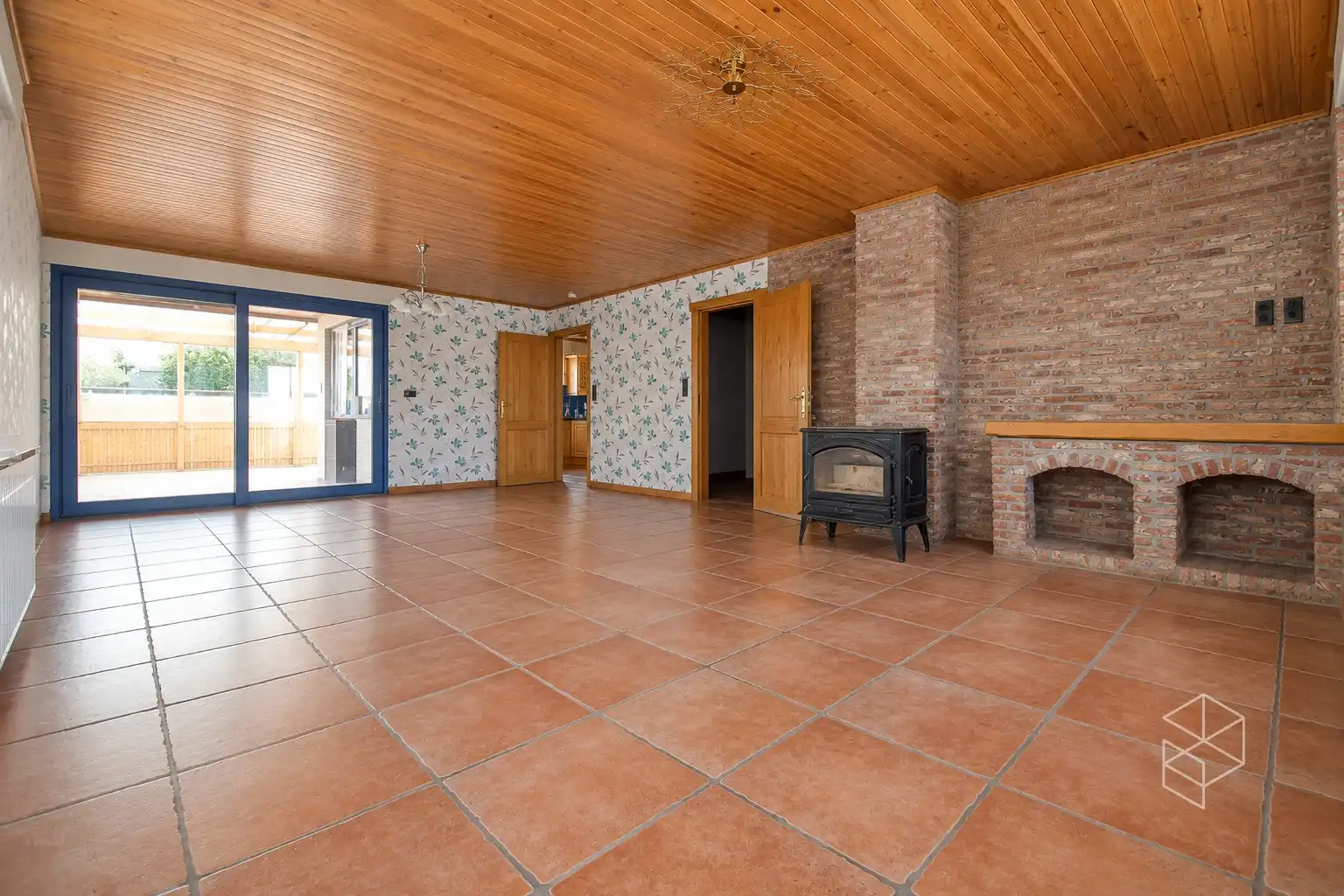 UITSTEKEND GELEGEN WONING (BJ2006) met 3 SLPK en TUIN foto 5