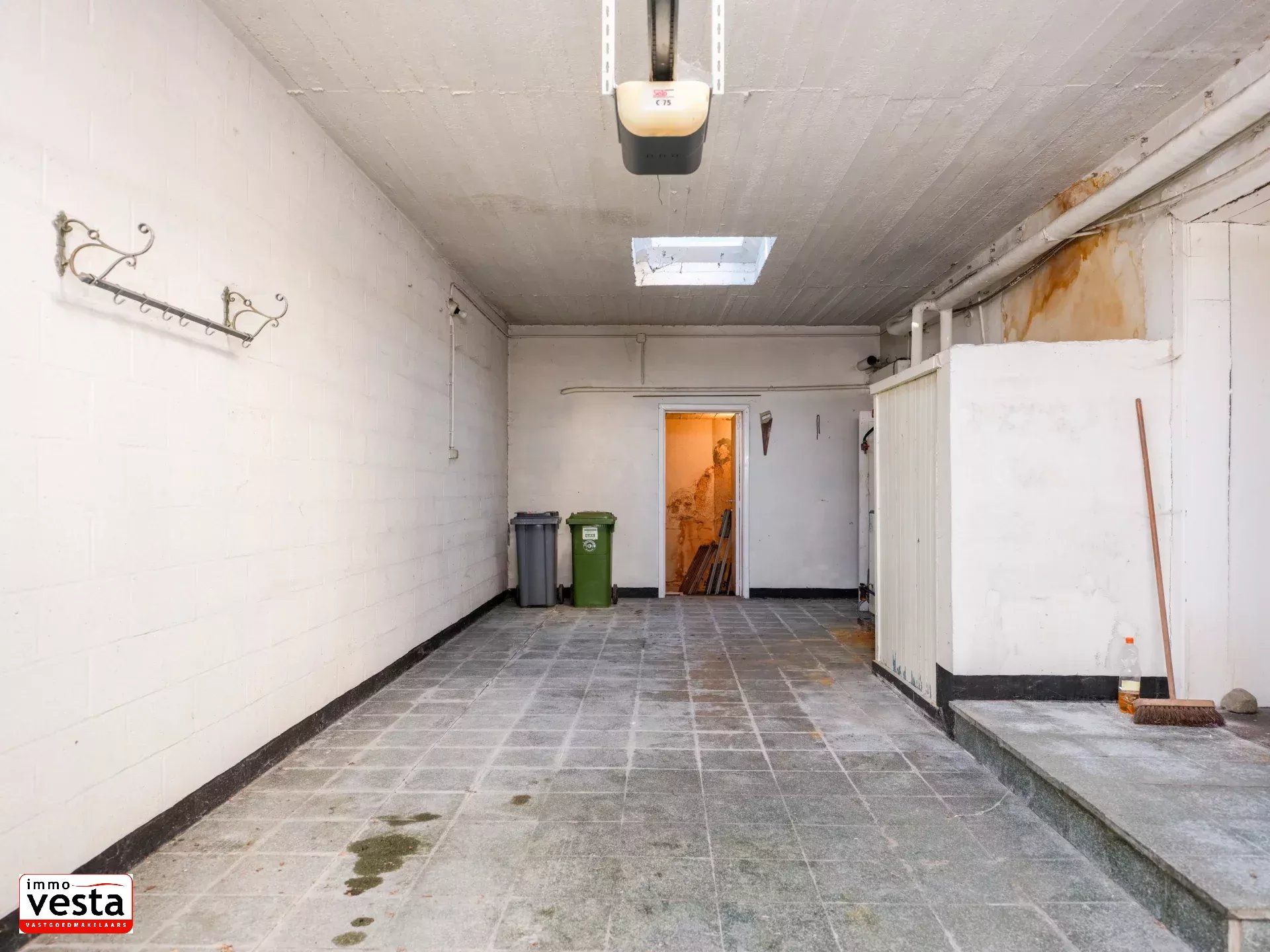 Voormalige pastorie met tal van mogelijkheden foto 13