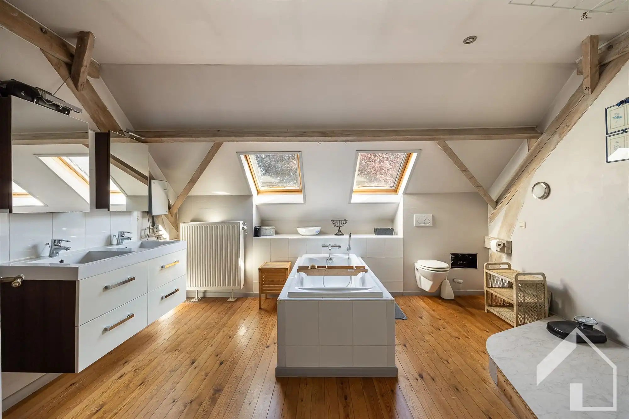 Unieke hoeve bestaande uit 2 individuele woningen en atelier foto 24