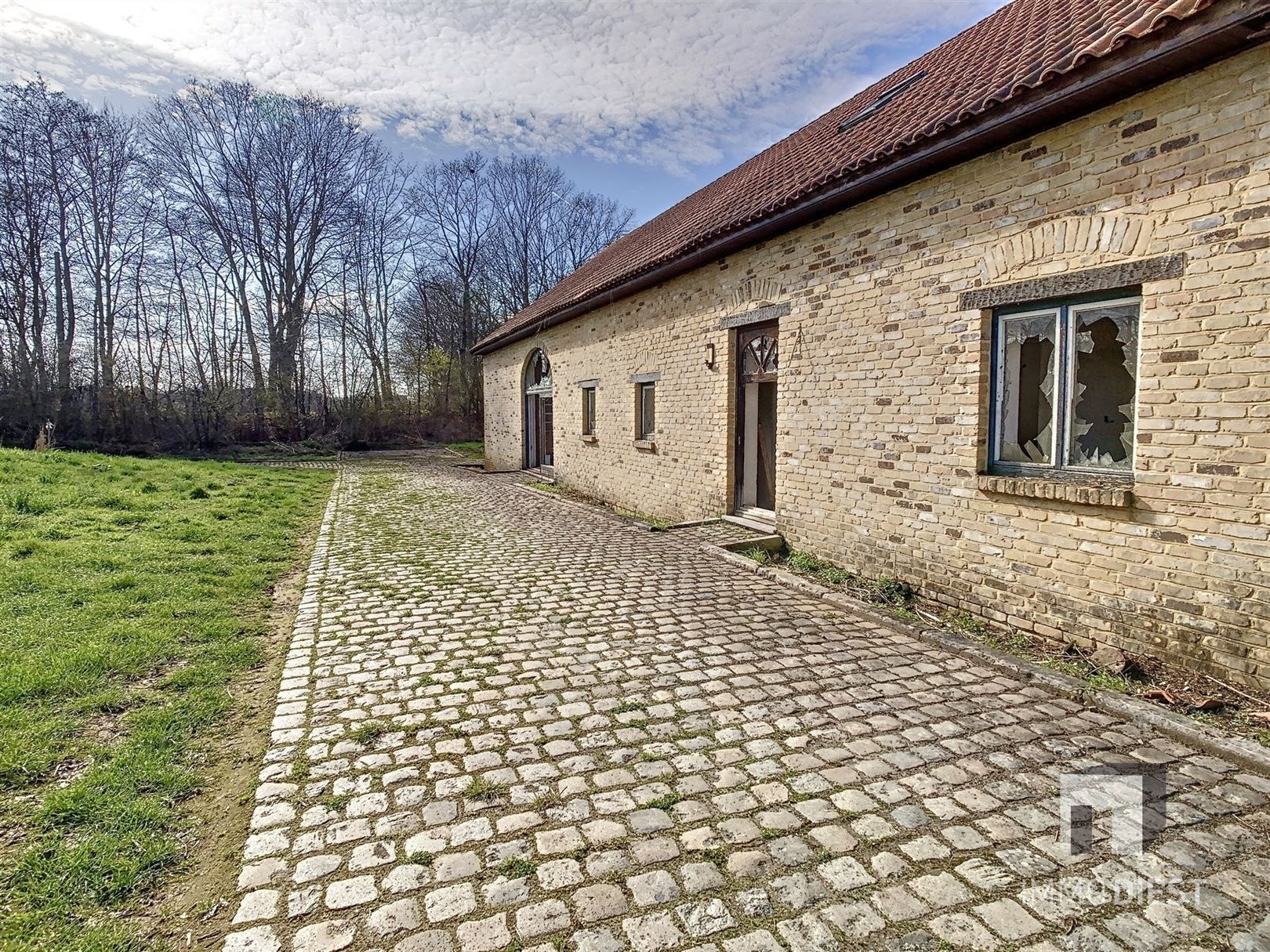 Hoofdfoto van de publicatie: Te renoveren hoeve op 2 ha 82 ca