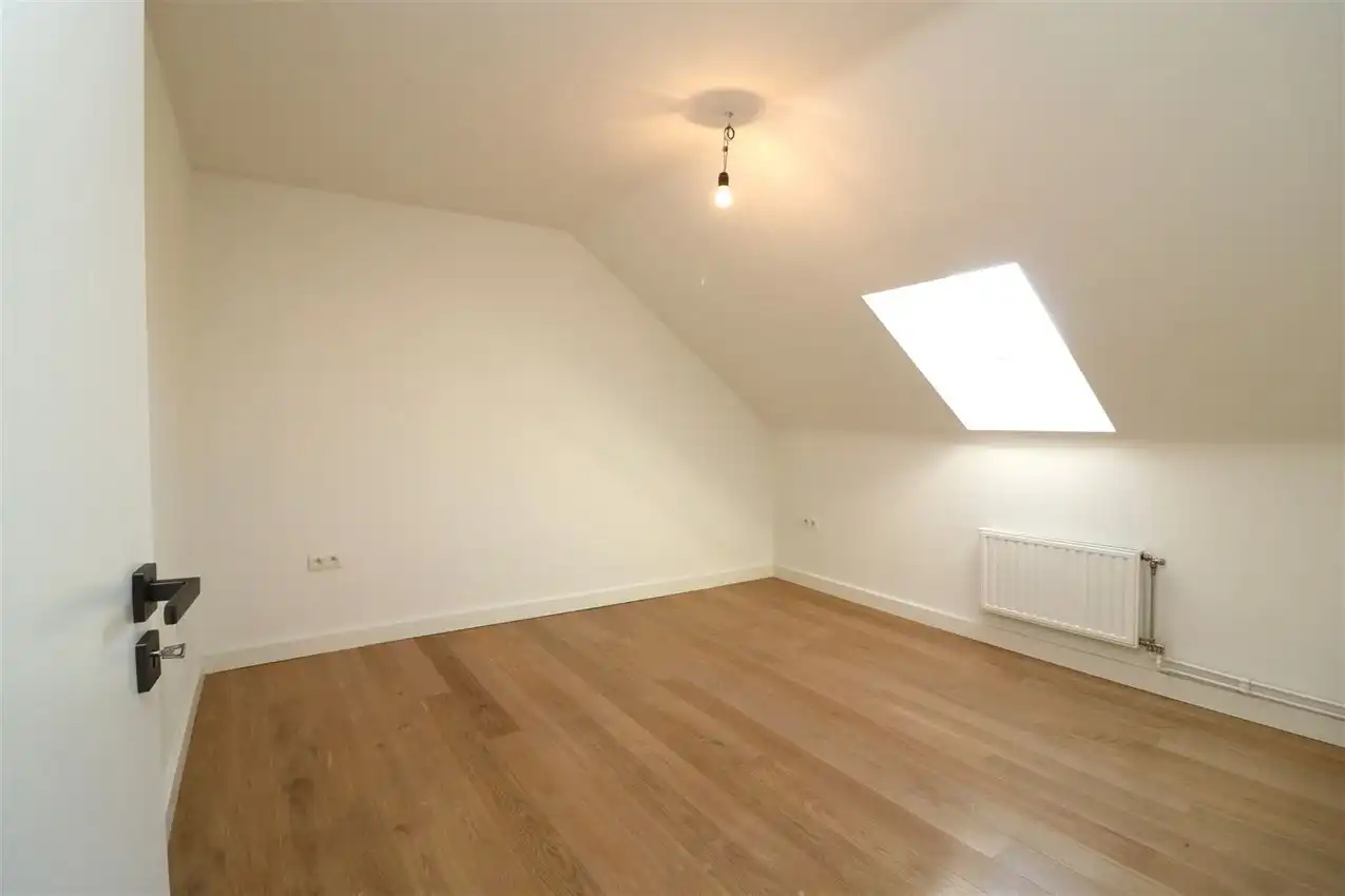 Vernieuwde, karatervolle woning met 4 slpk nabij station foto 36