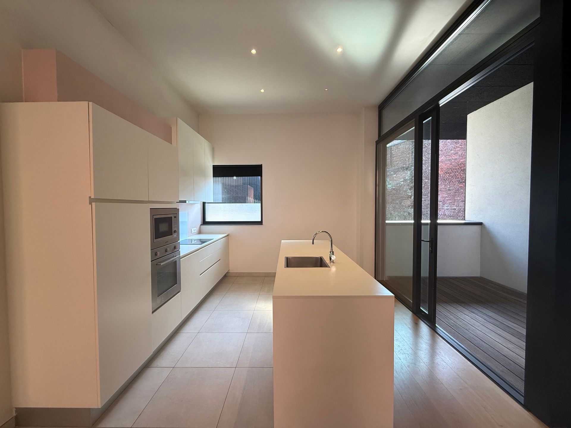 AALST - CENTRUM - Lichtrijk gelijkvloers appartement met staanplaats foto 7