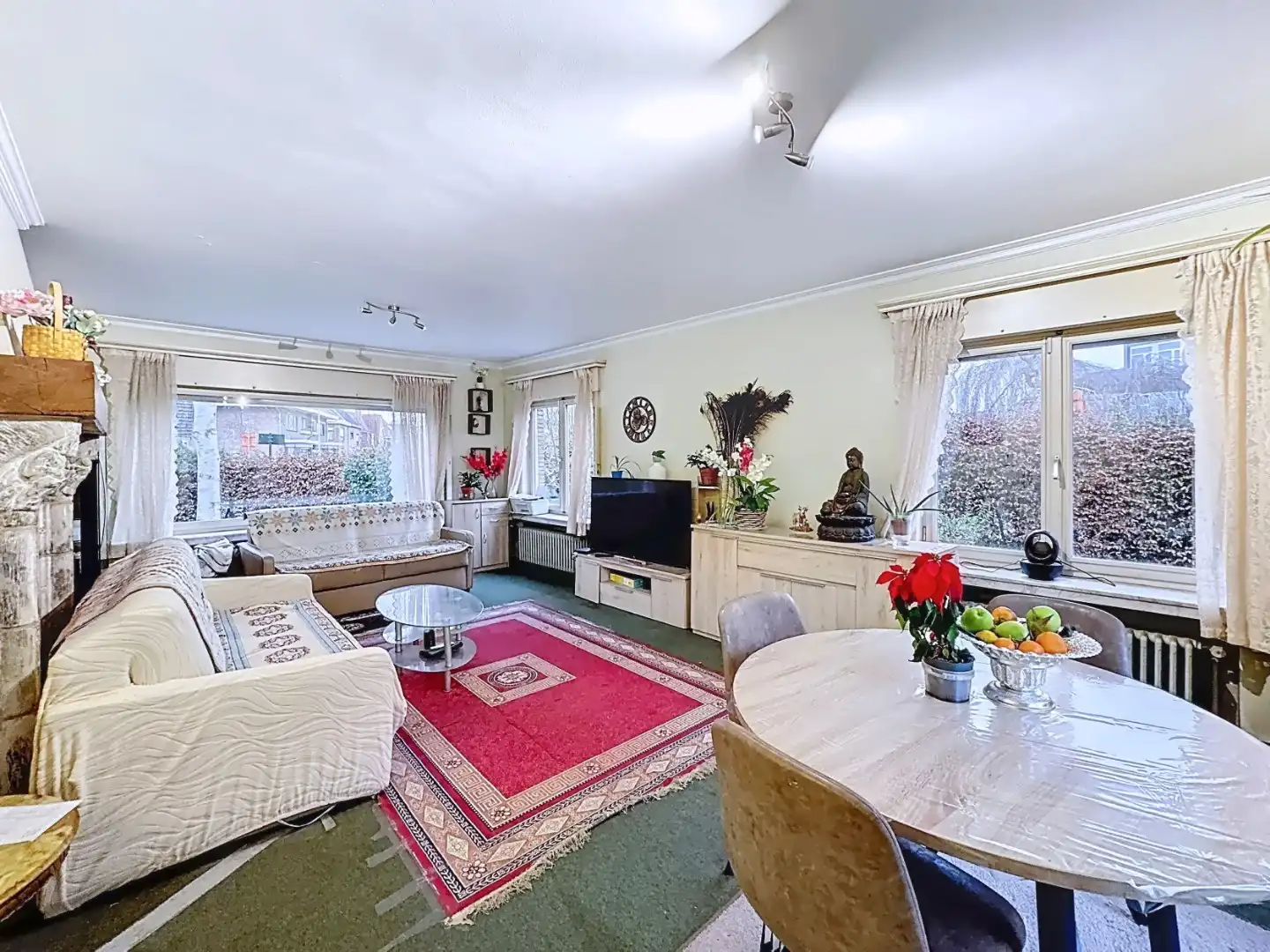 Statige villa met 4 slaapkamers en bureau foto 9