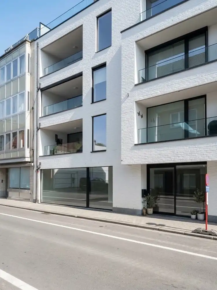 Instapklare, hoogwaardig afgewerkte kantoorruimte (165 m²) met private staanplaats foto {{pictureIndex}}