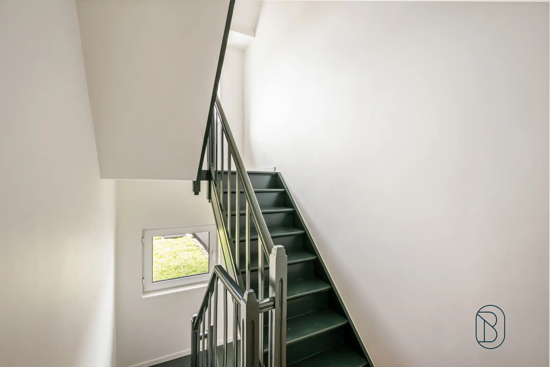 Kwalitatief gerenoveerde woning met 3 slk en leuk terras!  foto 14
