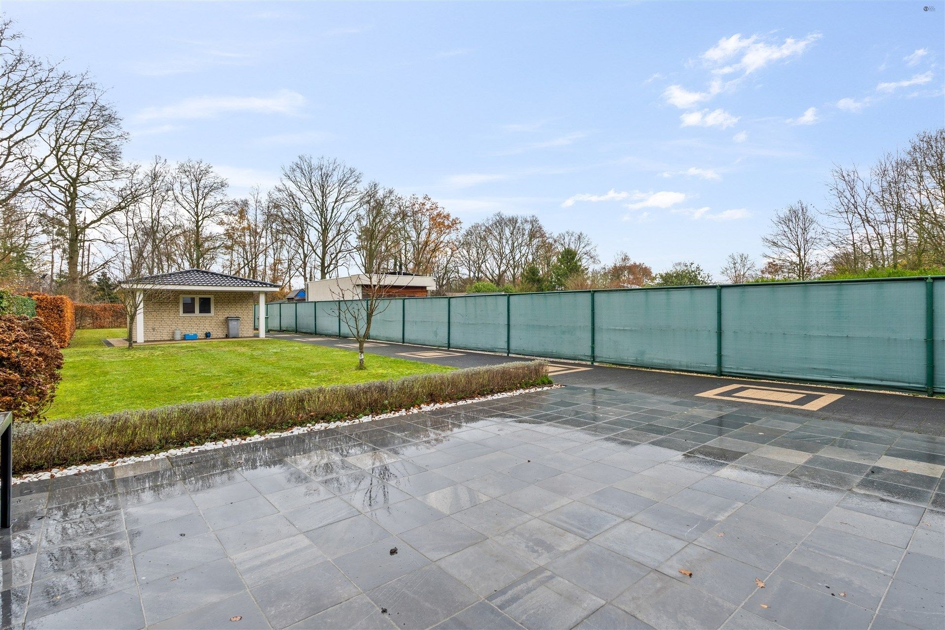 Half open bebouwing met een ruime grond op een rustige locatie foto 3