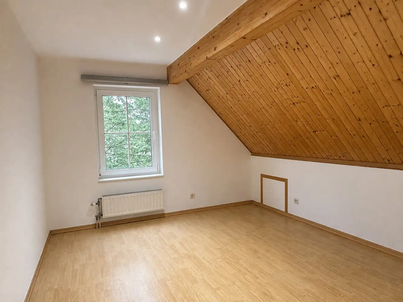 Vrijstaande woning met 3 slaapkamers en prachtige tuin op gunstige locatie in Lint foto 10
