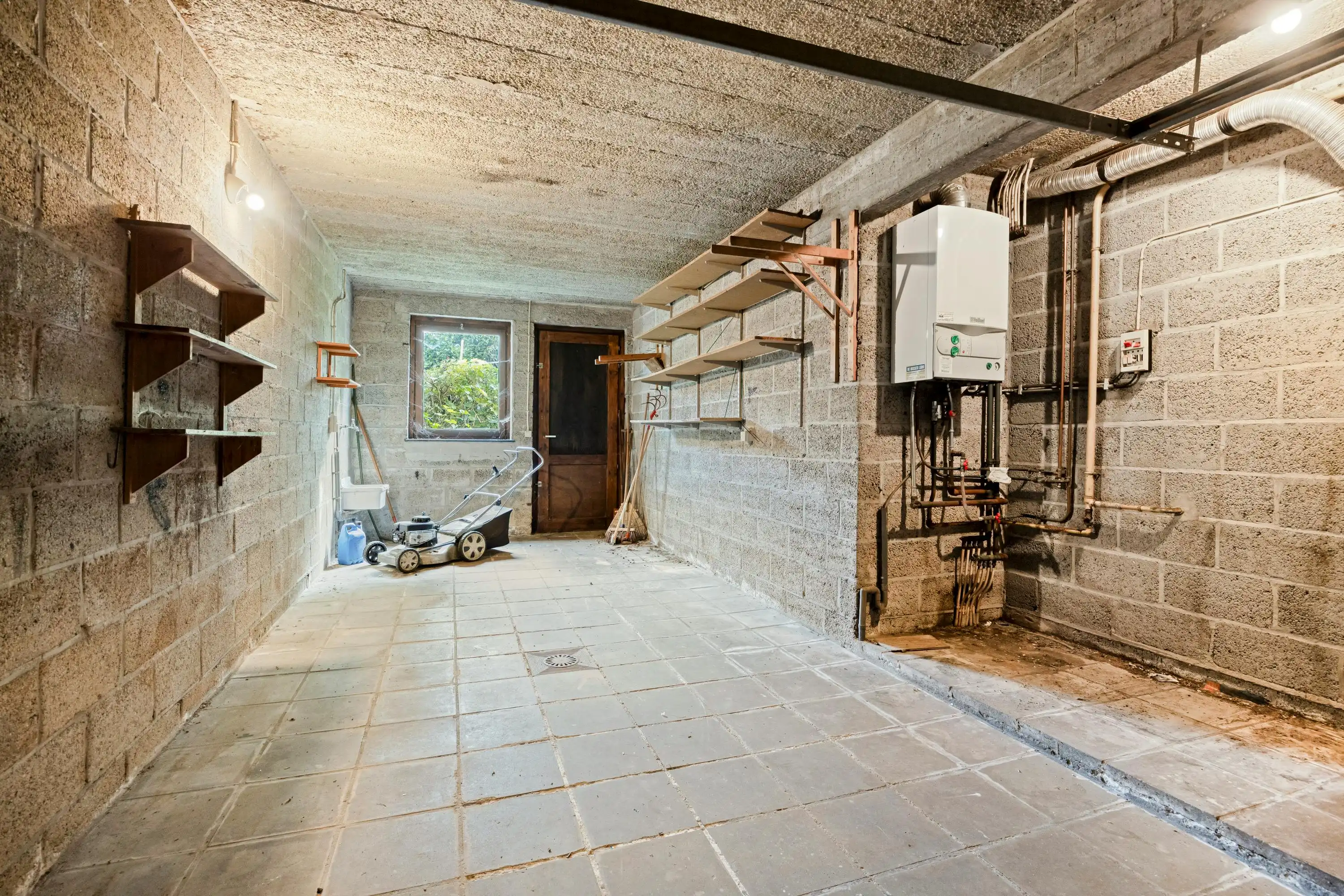 Goed gelegen, te renoveren huis te koop in Lichtaart foto 22