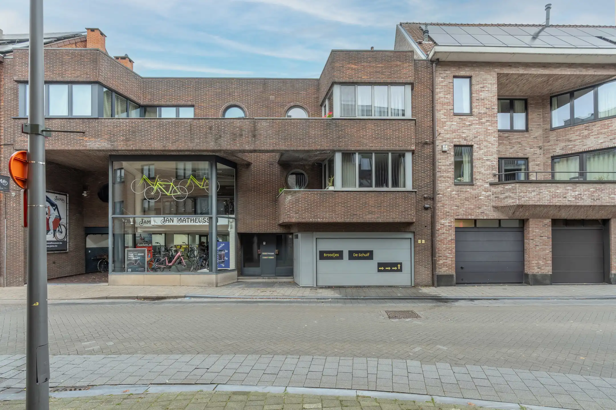 Centraal gelegen 2 slpk app met autostaanplaats te Turnhout foto 13