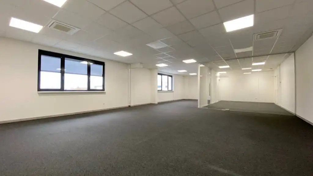 Kantoor te huur in Dionysius KMO-center vlakbij E40 in Gent foto 5