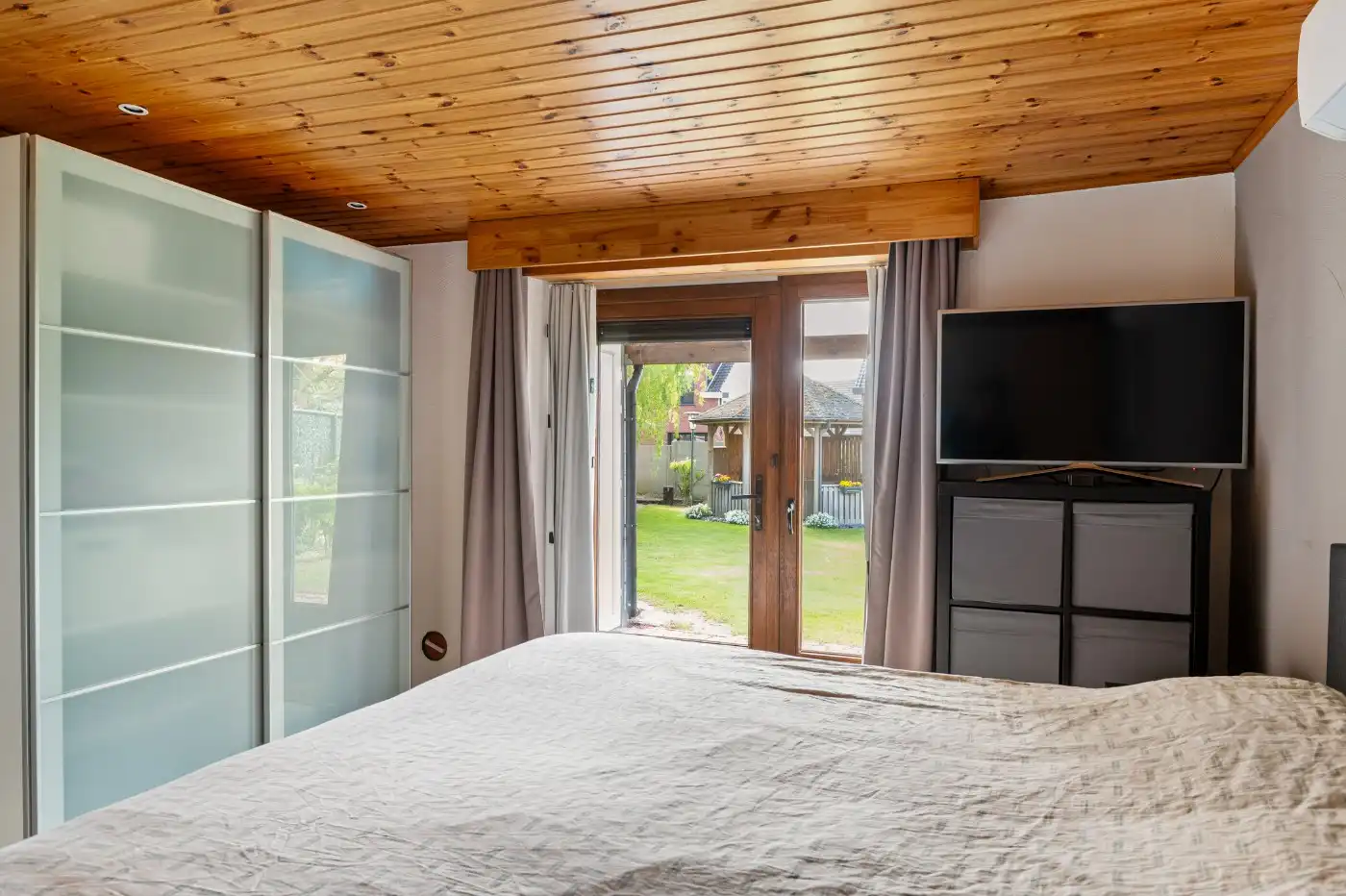 Top gelegen, charmante, vrijstaande woning met 3 slpk. en prachtige zuid-tuin foto 17