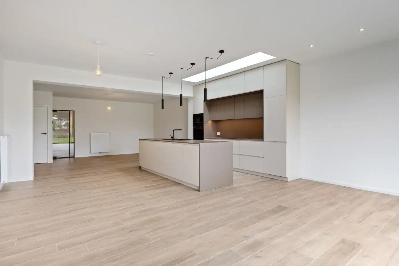 Volledig gerenoveerde, instapklare woning met 3 slpk. en grote tuin foto 6